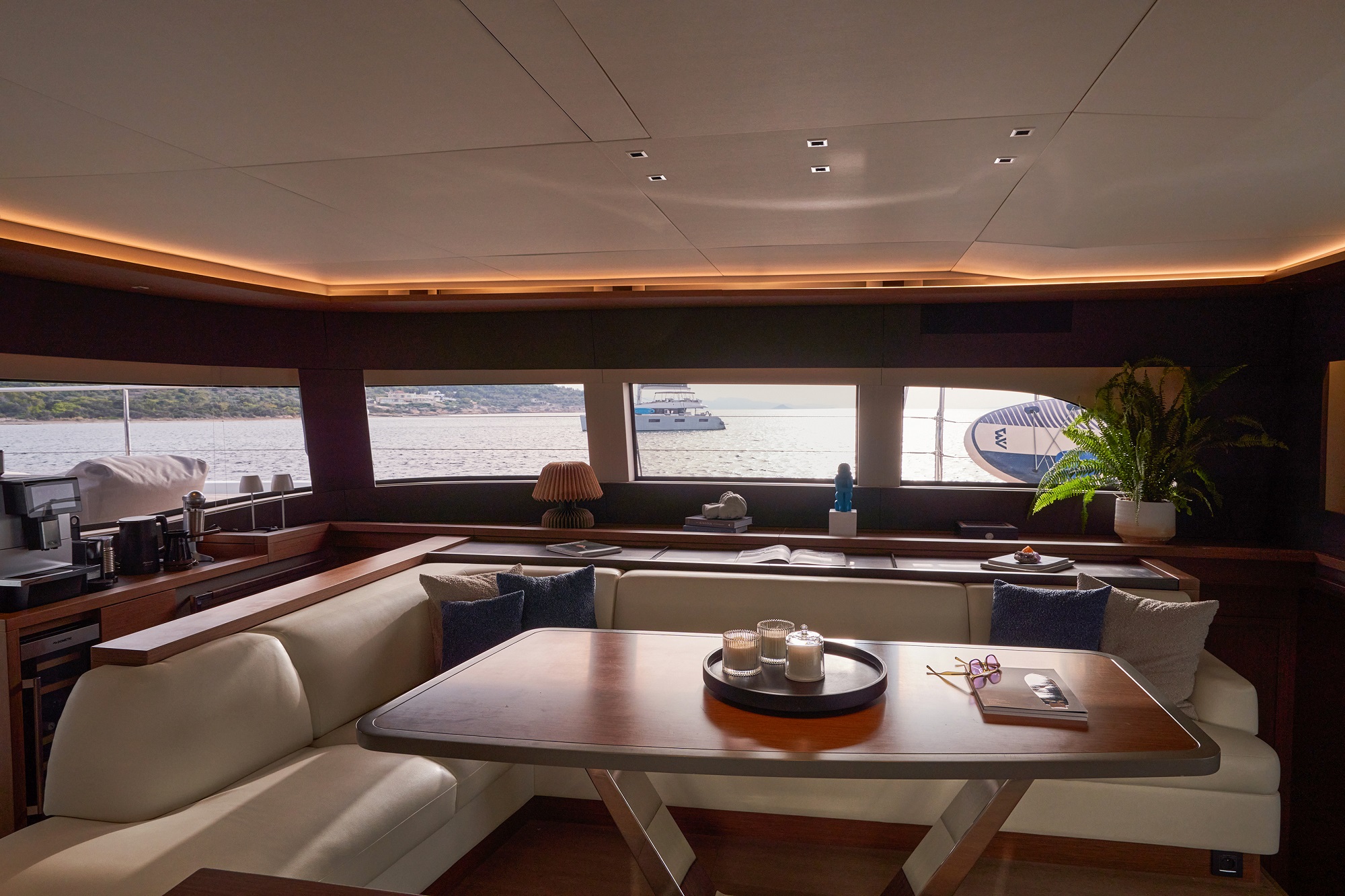 301 Seating and dining.jpg