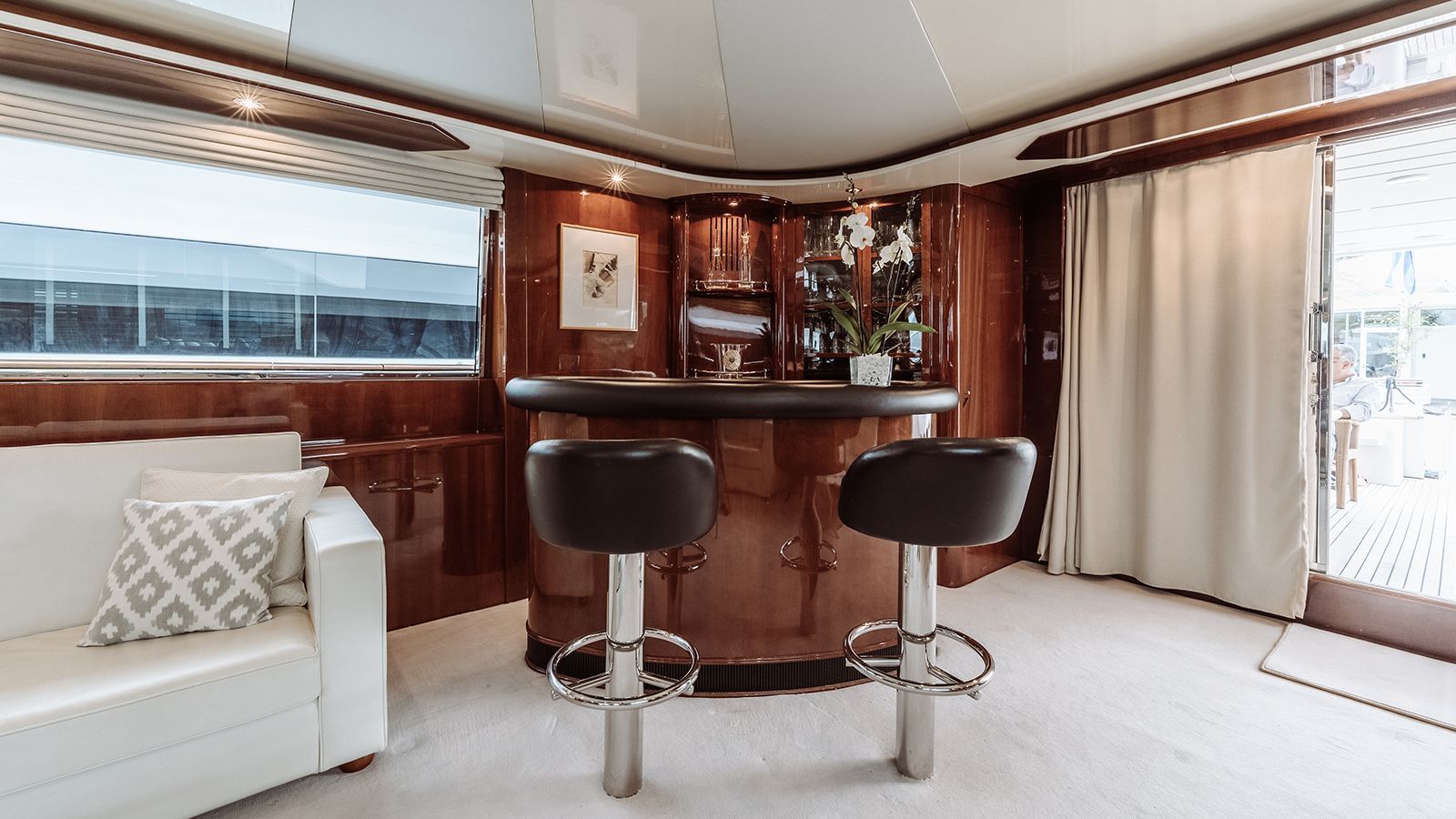 302 Bar on Main deck.jpg