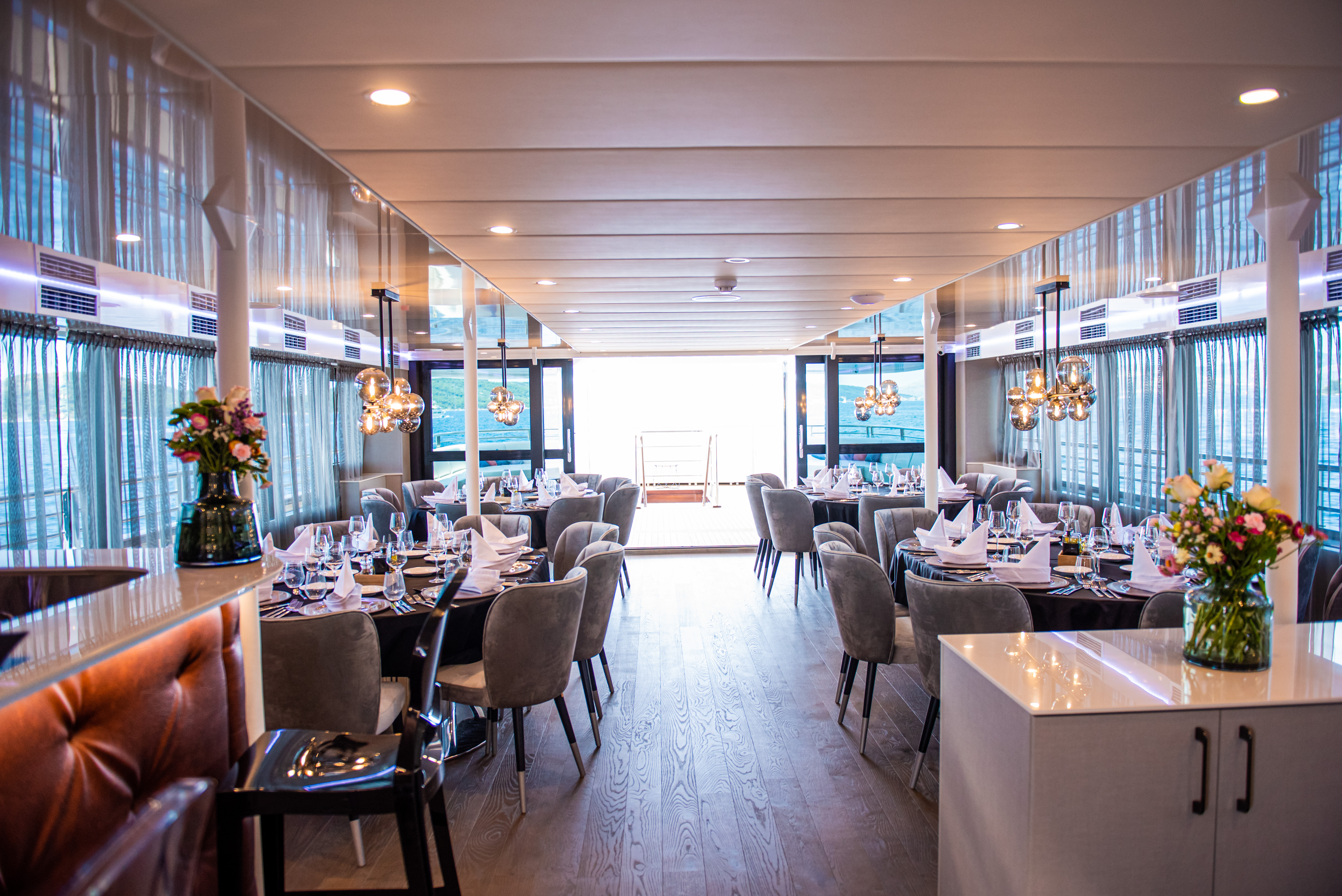 302 Dining salon.jpg