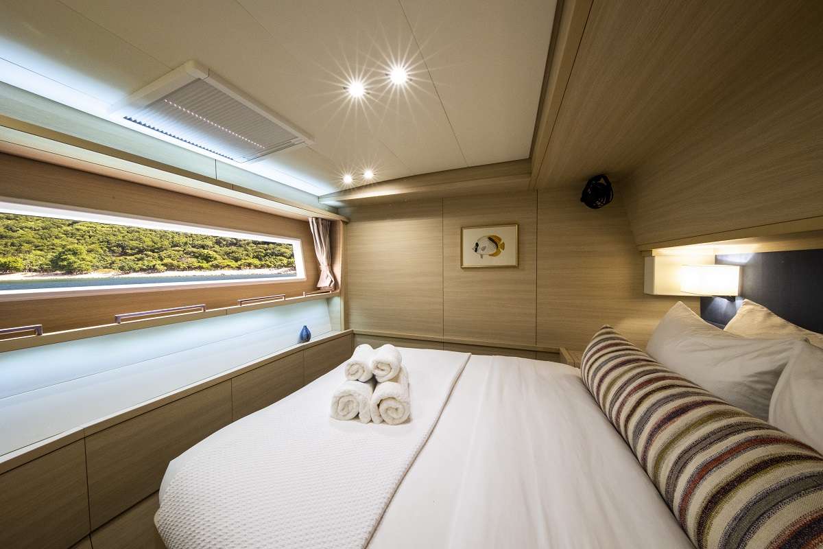 302 Sailing Catamaran NOMADA Cabin.jpg