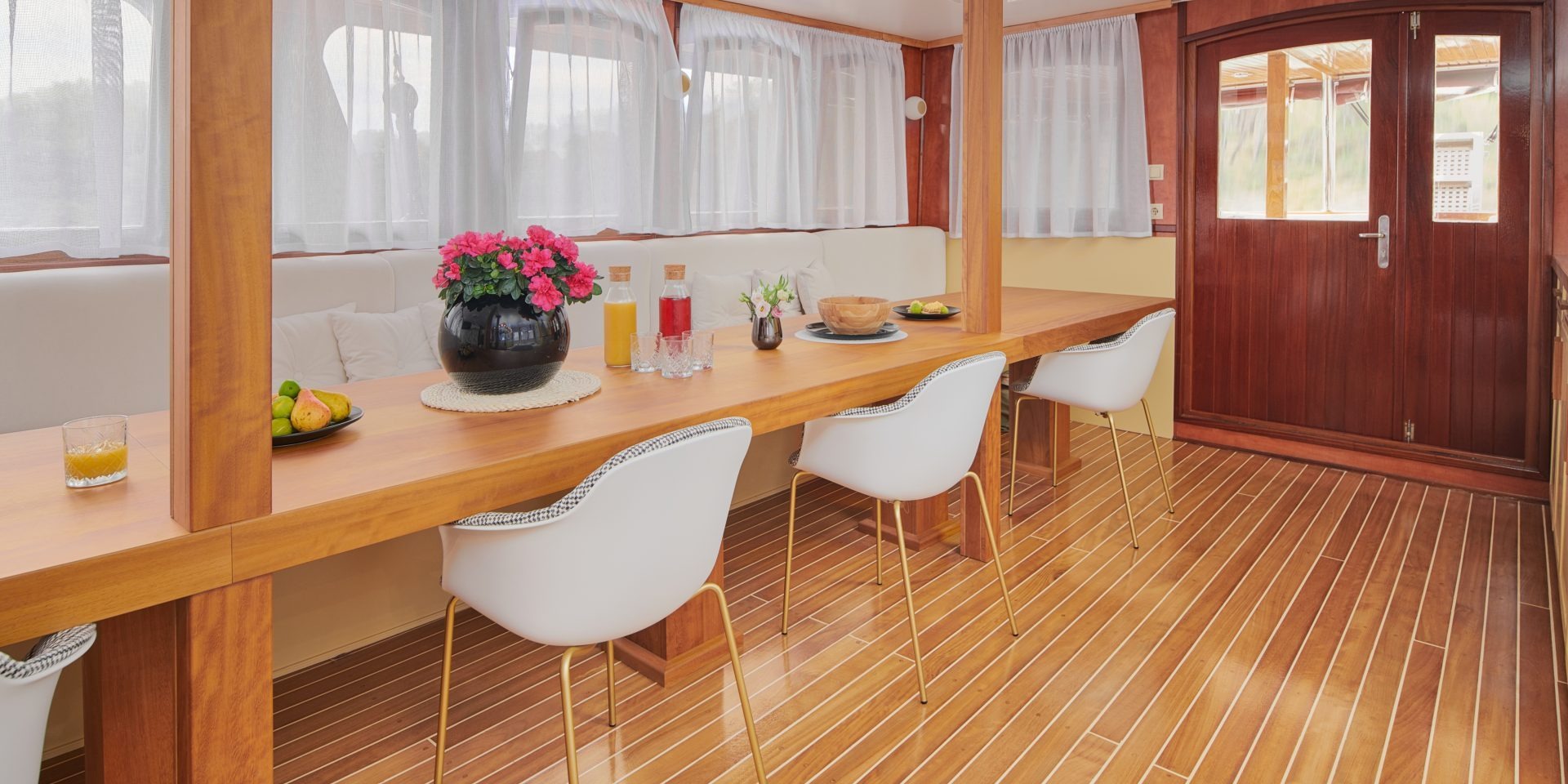 303 Interior dining.jpg