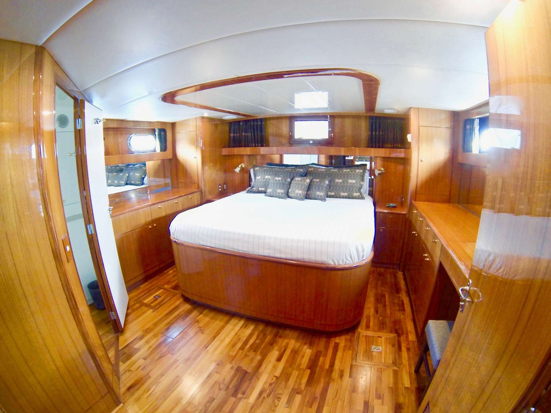 303 Motor Yacht MCGREGOR III  Master Cabin.jpg