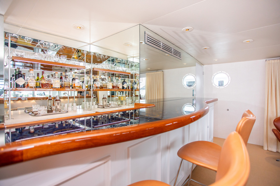 303 Salon bar.jpg