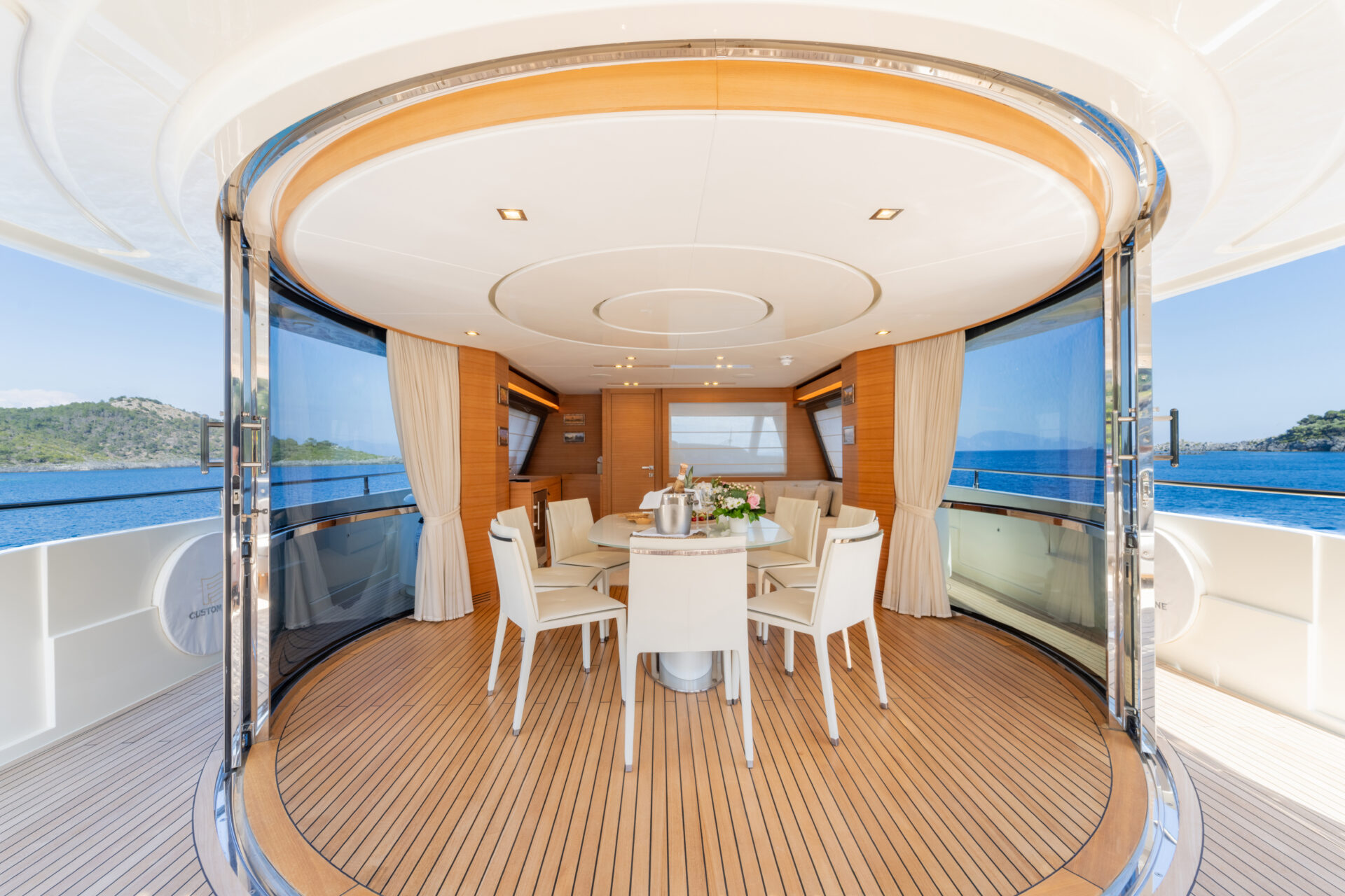 303 Sun deck dining.jpg