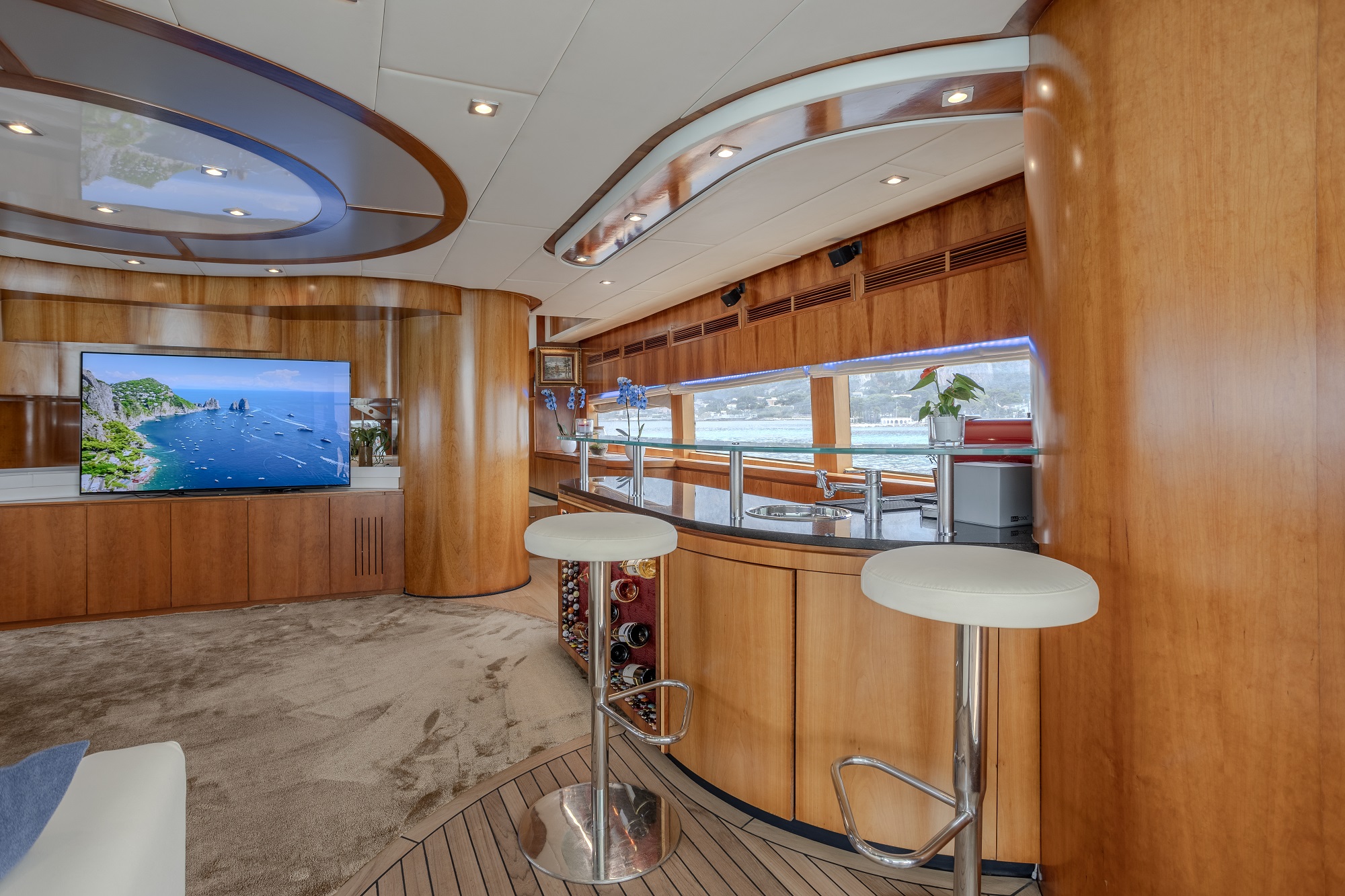 304 Bar on Main deck.jpg