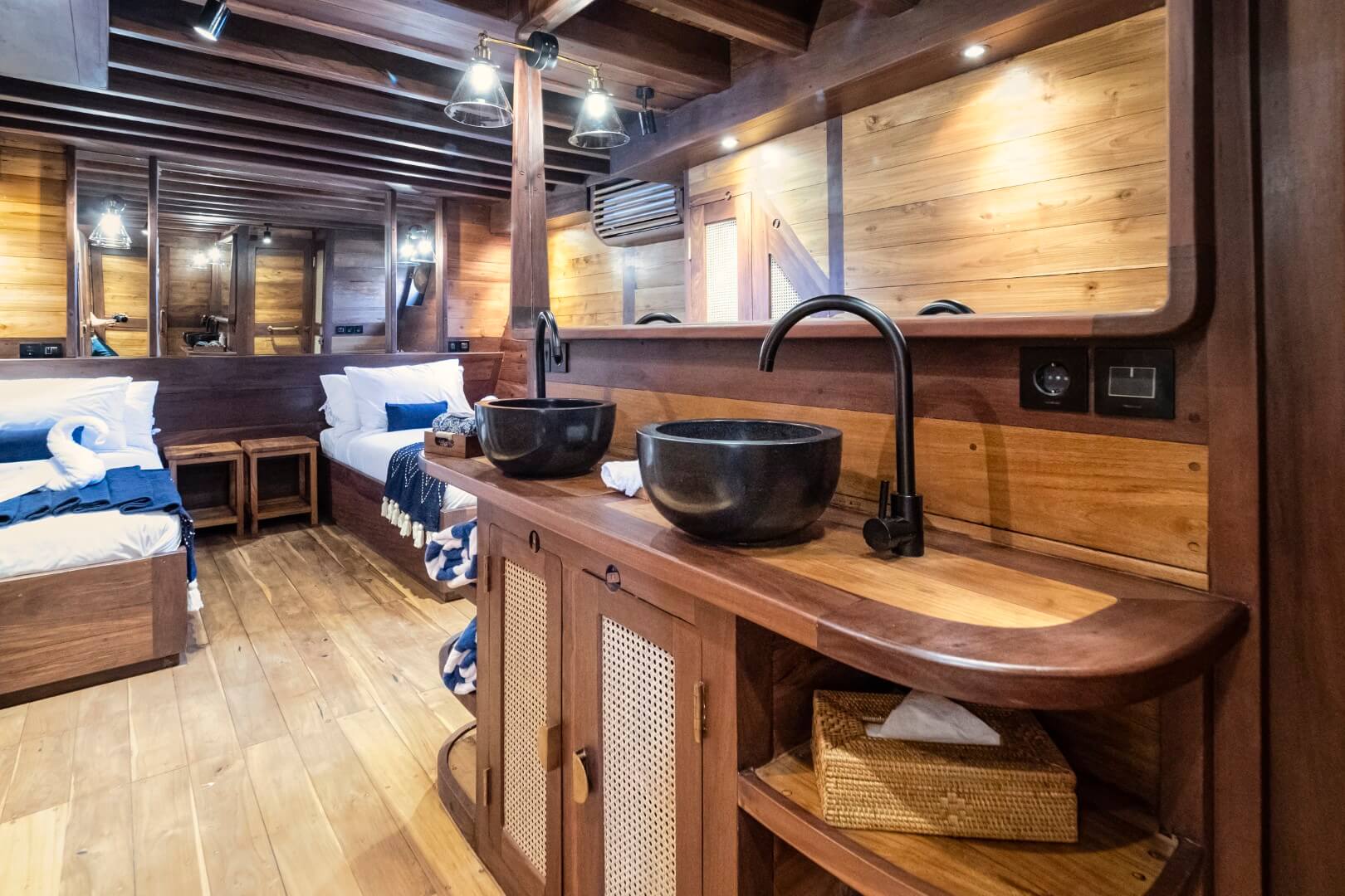 304 Deluxe cabin.jpg