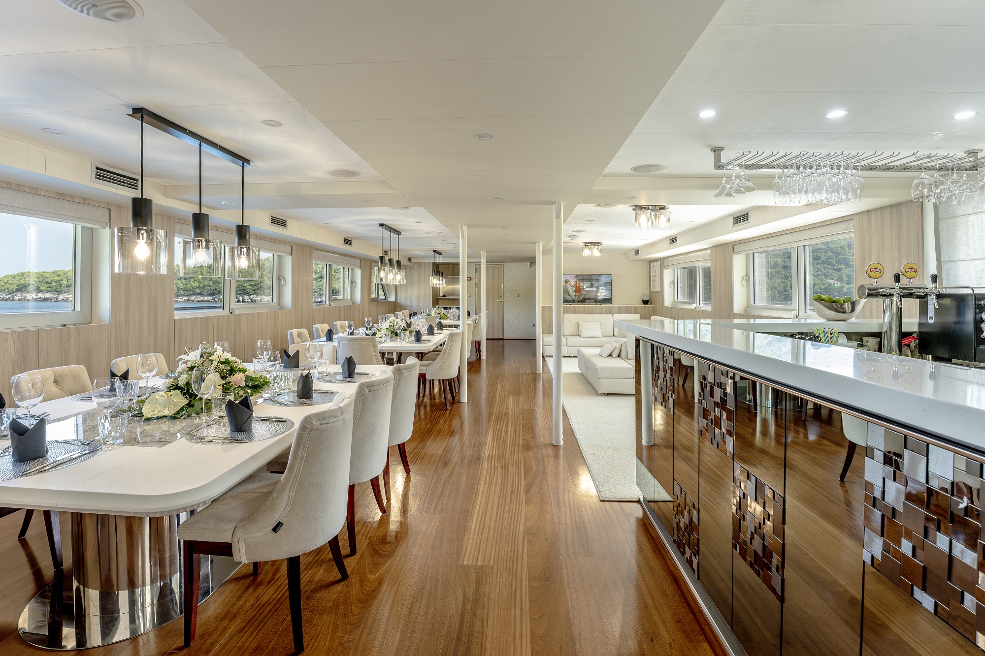 304 Dining salon.jpg