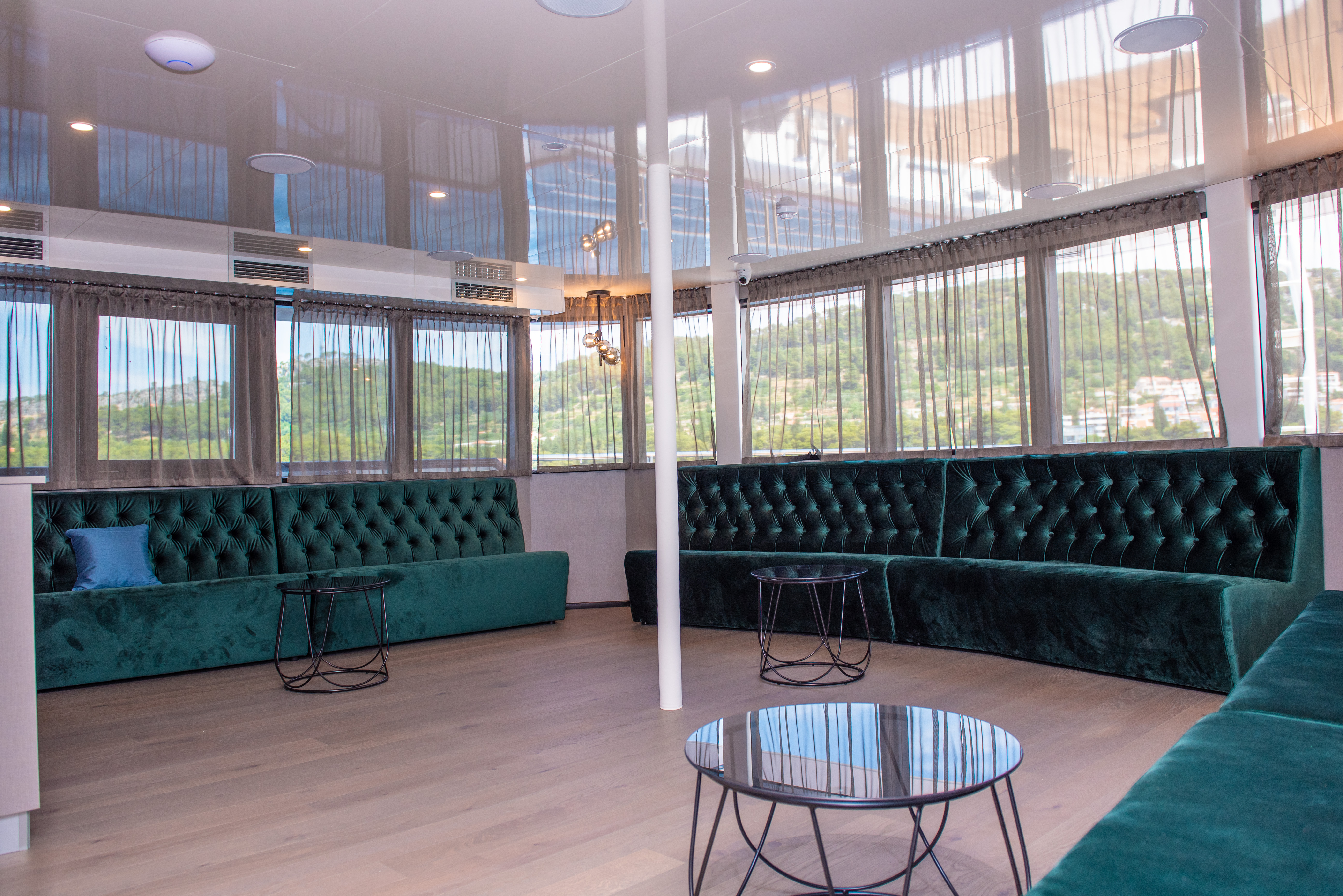 304 Lounge and bar.jpg