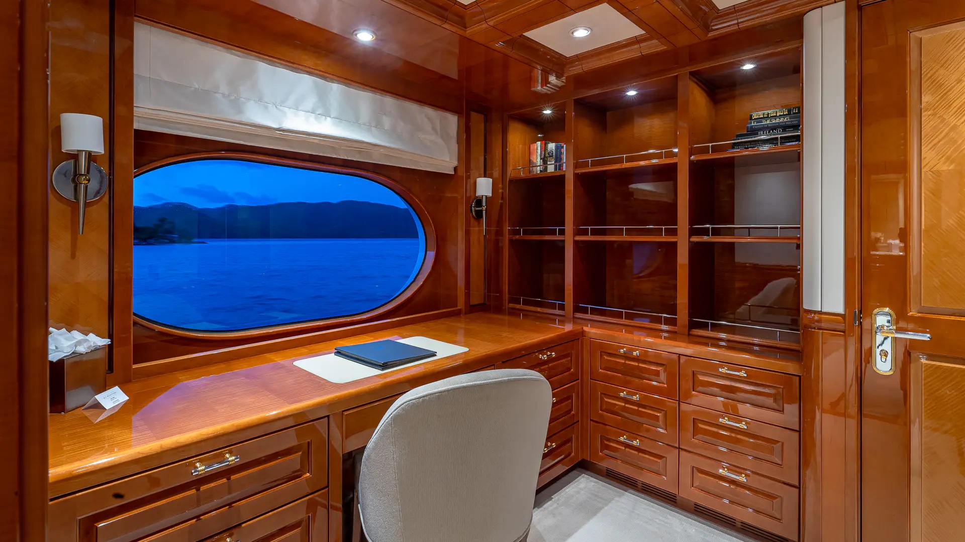 304 Master suite office.jpg