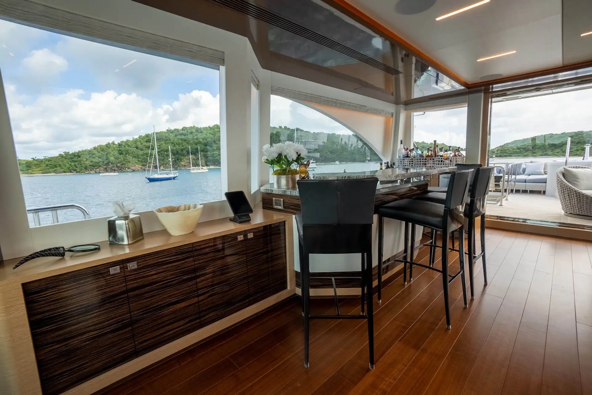304 Skylounge bar.jpg