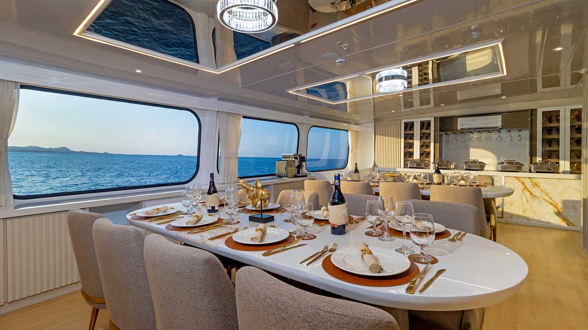 305 Guest dining.jpg