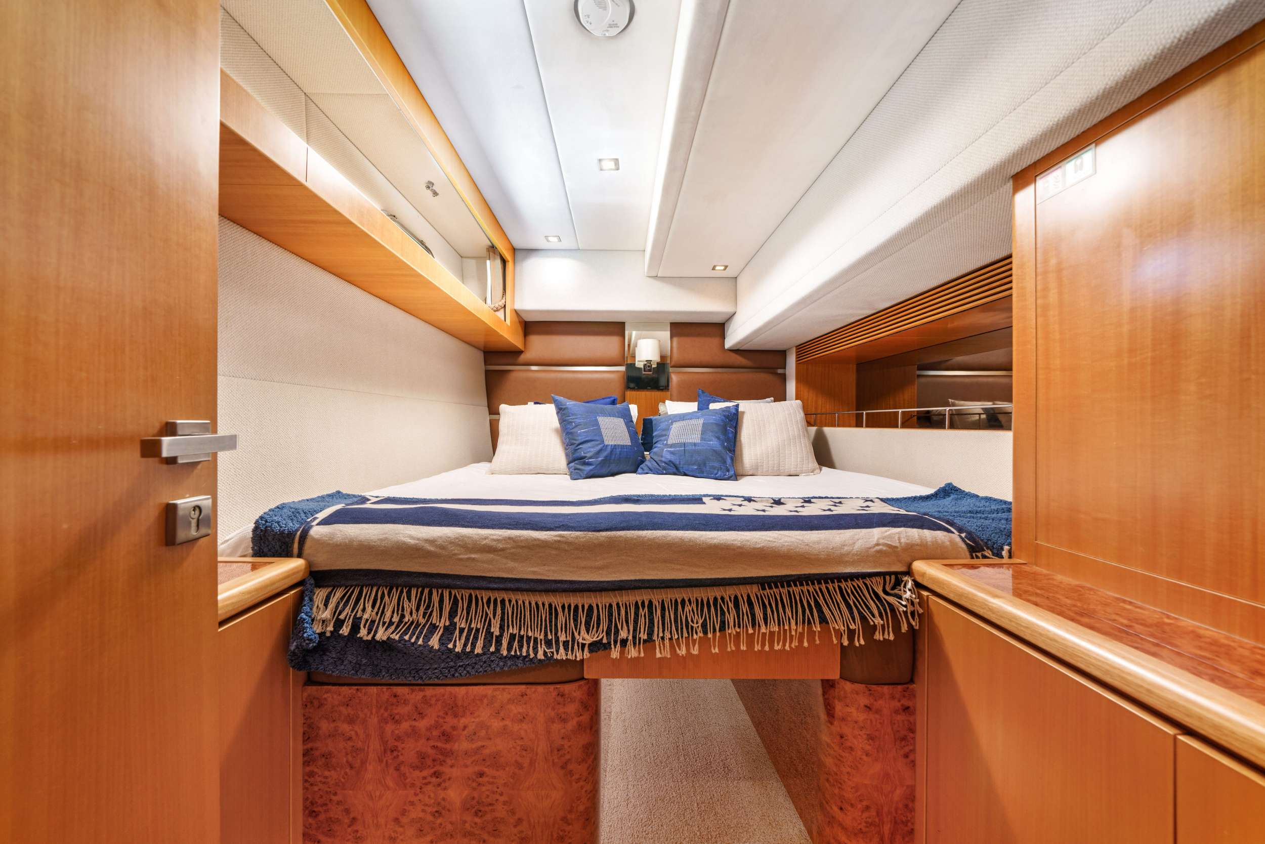 305 Motor Catamaran INDIGO Convertible Cabin.jpg