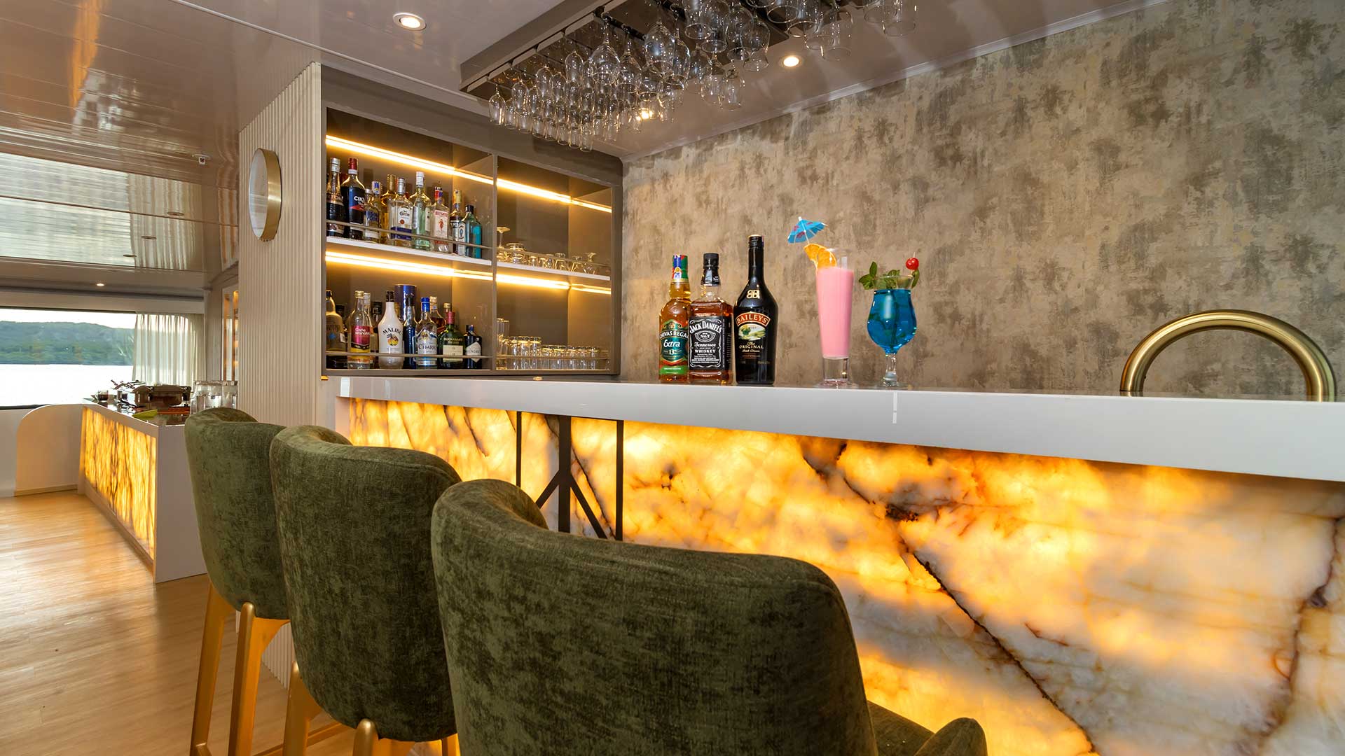 306 Bar.jpg