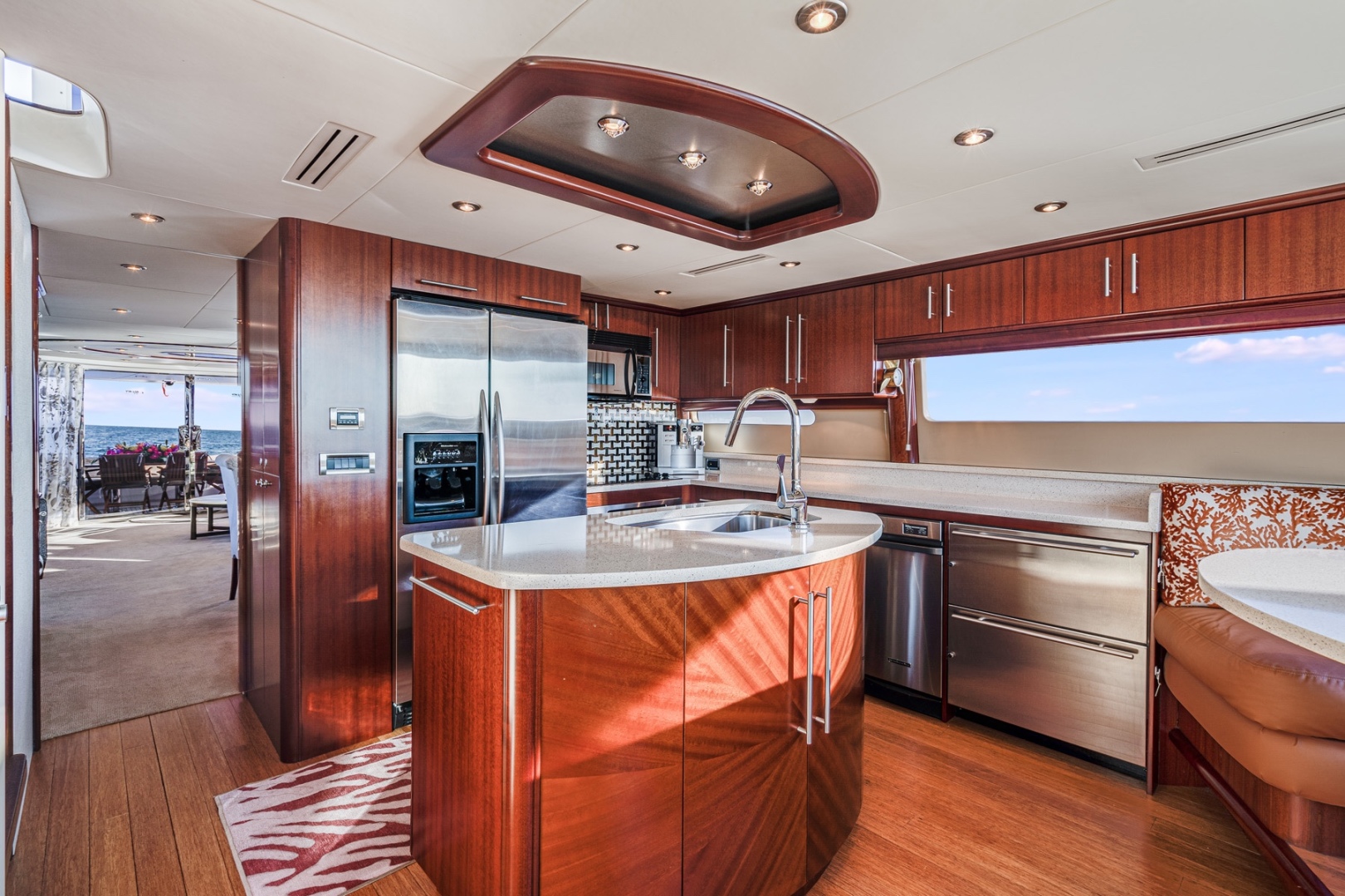 306 Dine in galley view aft.jpg