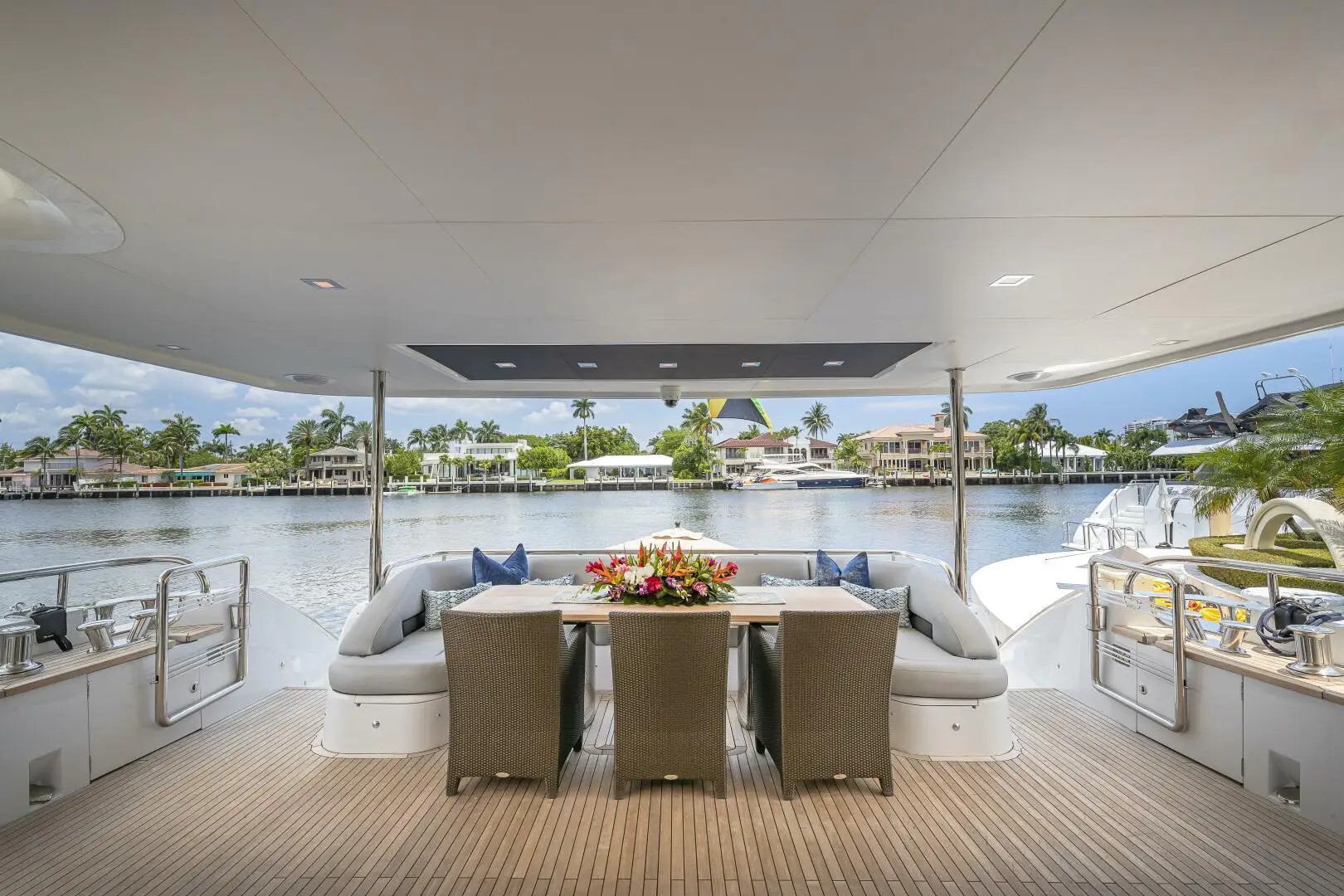 307 Main deck aft dining.jpg