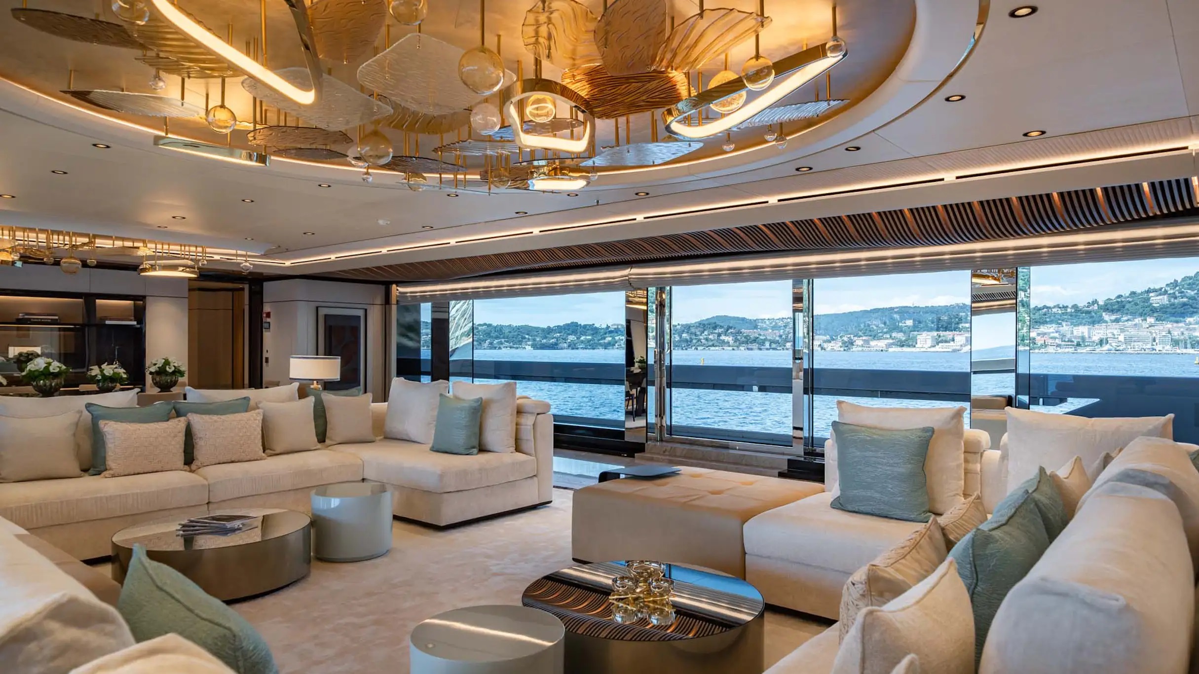 308 Main deck salon alternative view.jpg