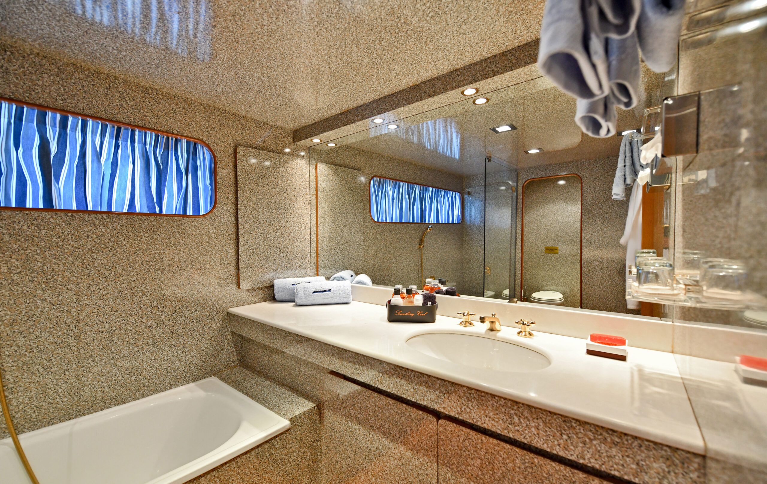 309 VIP bathroom.jpg