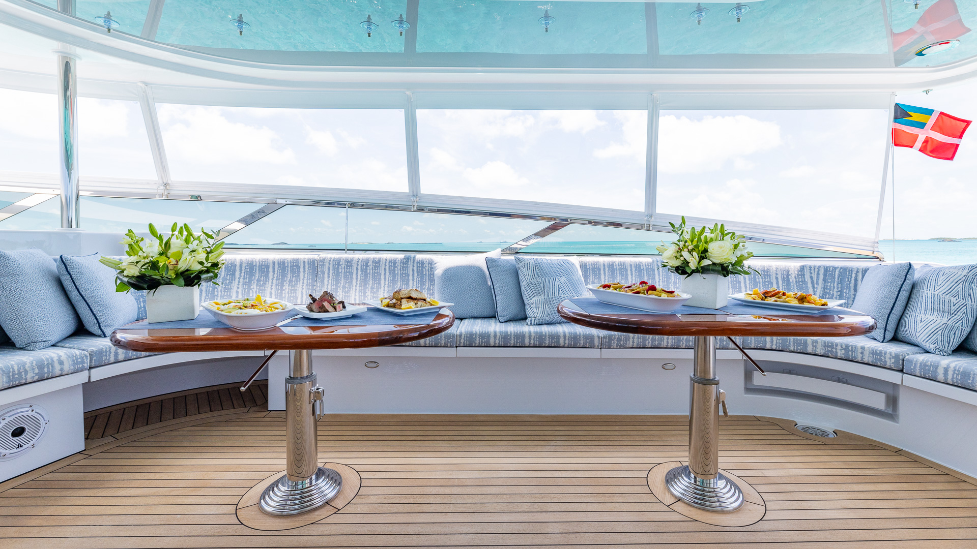 33 Flybridge Seating.jpg