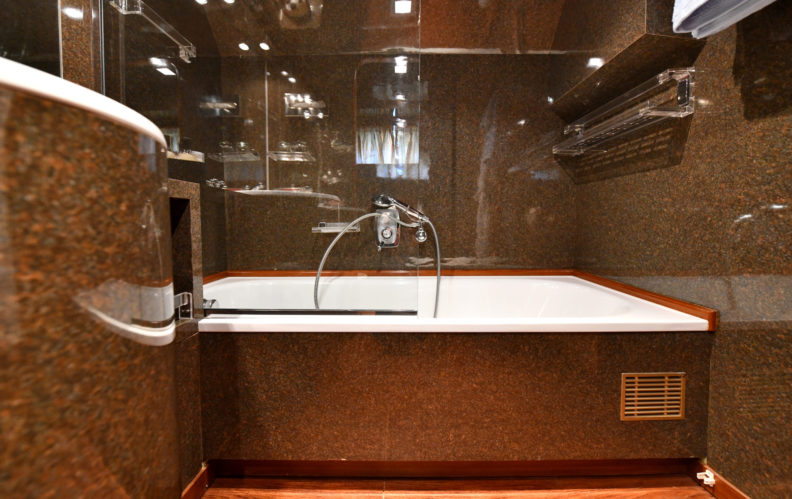 330 Guest ensuite.jpg