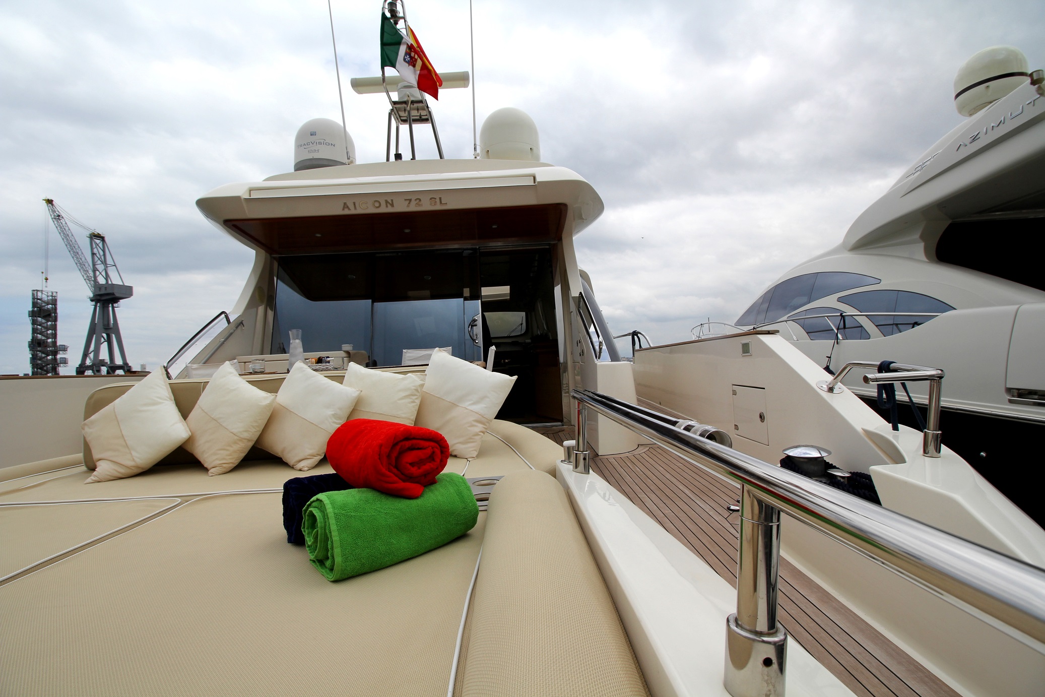 4 forever motor yacht luxury yacht charter noleggio barche levante yachts (10).jpg