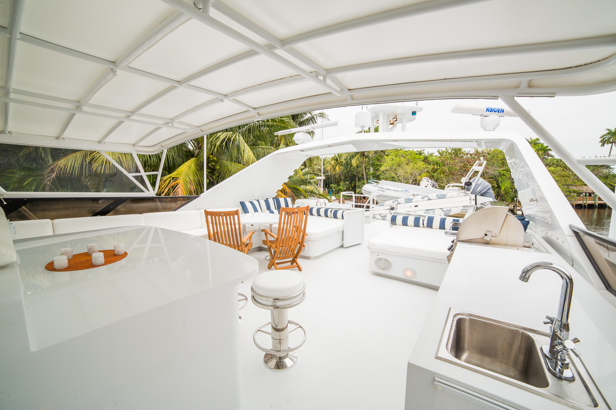 4-Broward-101-Flybridge.jpg