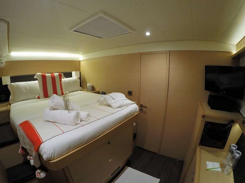 4.1 Ensuite queen cabin.jpg