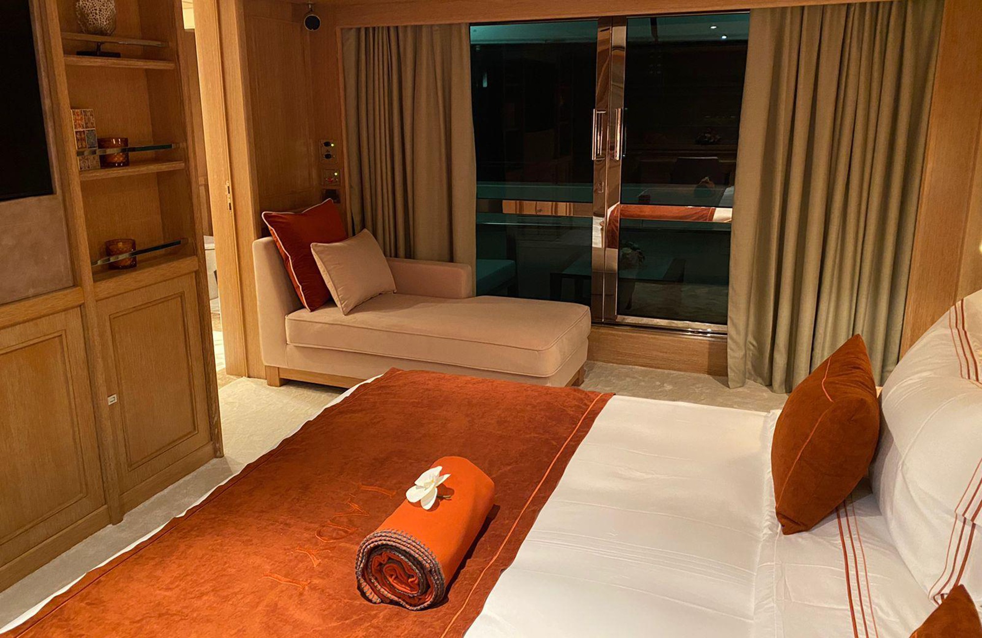 4.1 VIP cabin.jpg