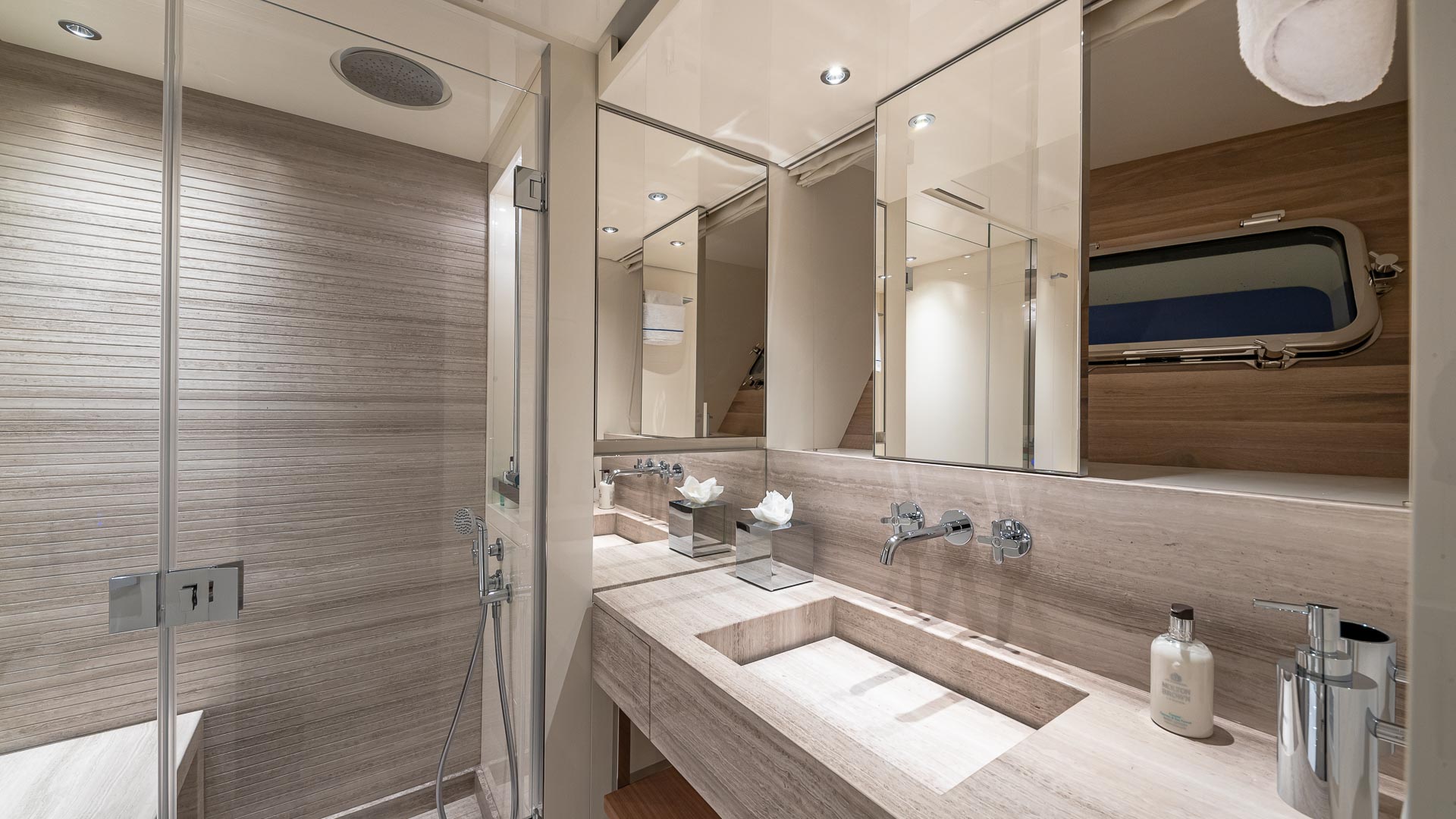 4.10 Guest ensuite.jpg