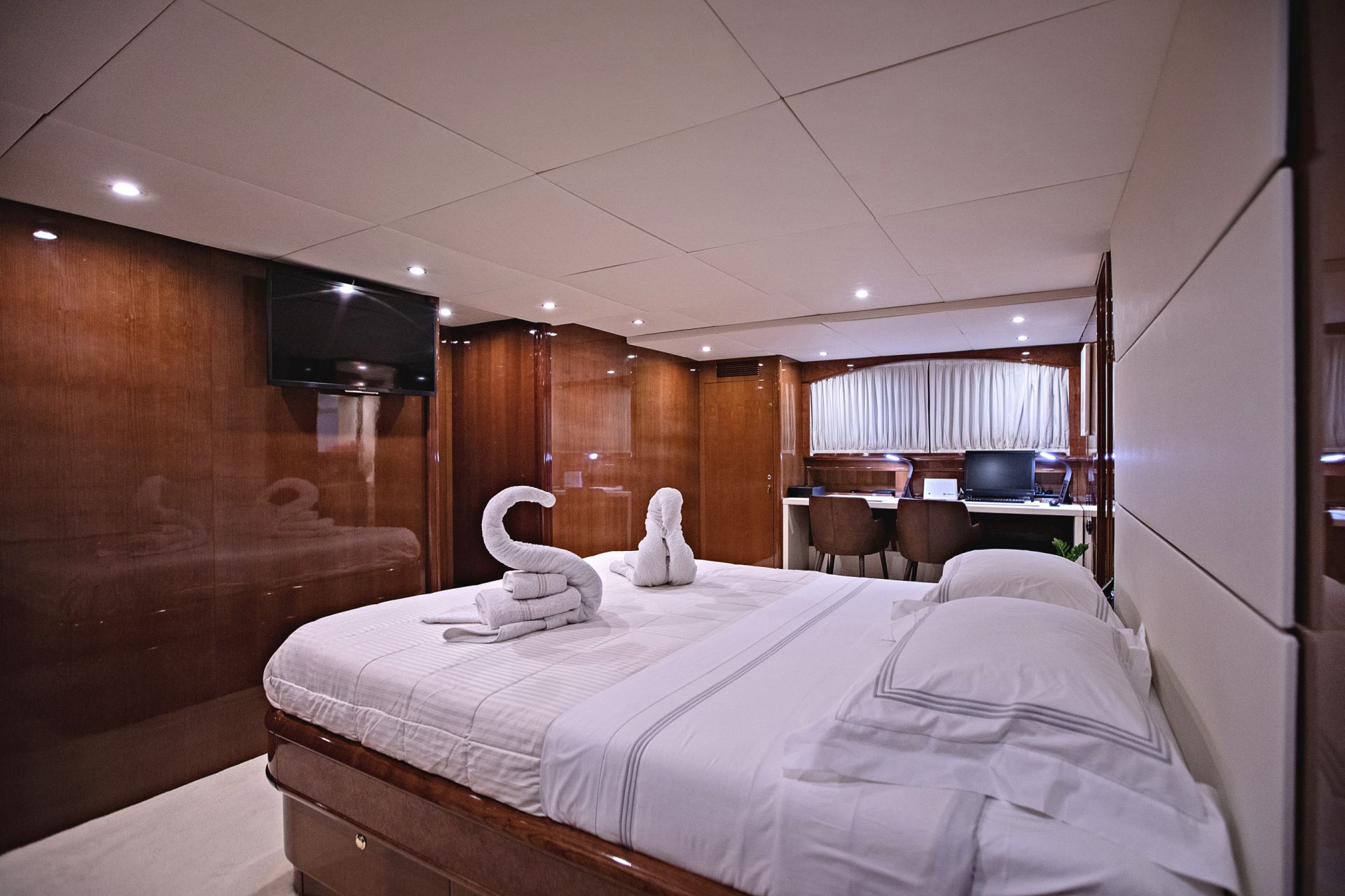 4.2 Classic yacht decor.jpg