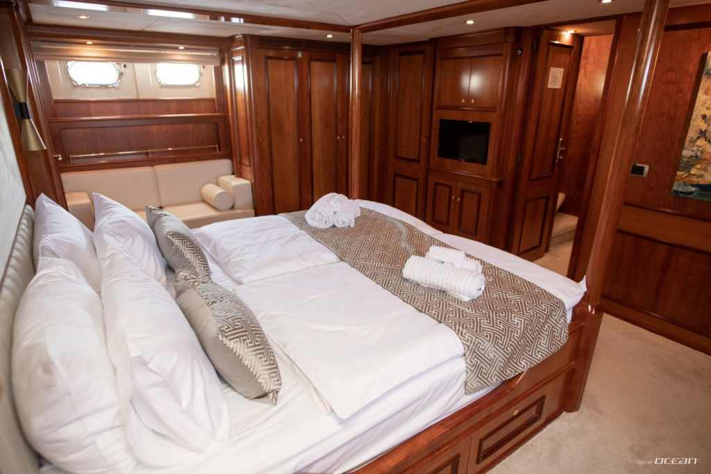 4.2 Full beam master suite.jpg