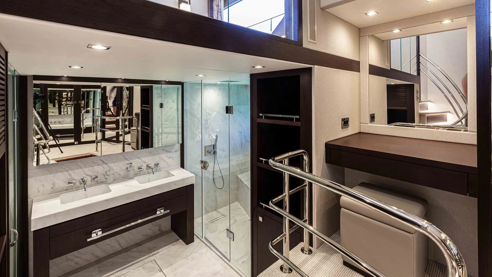 4.2 Split level master ensuite.jpg