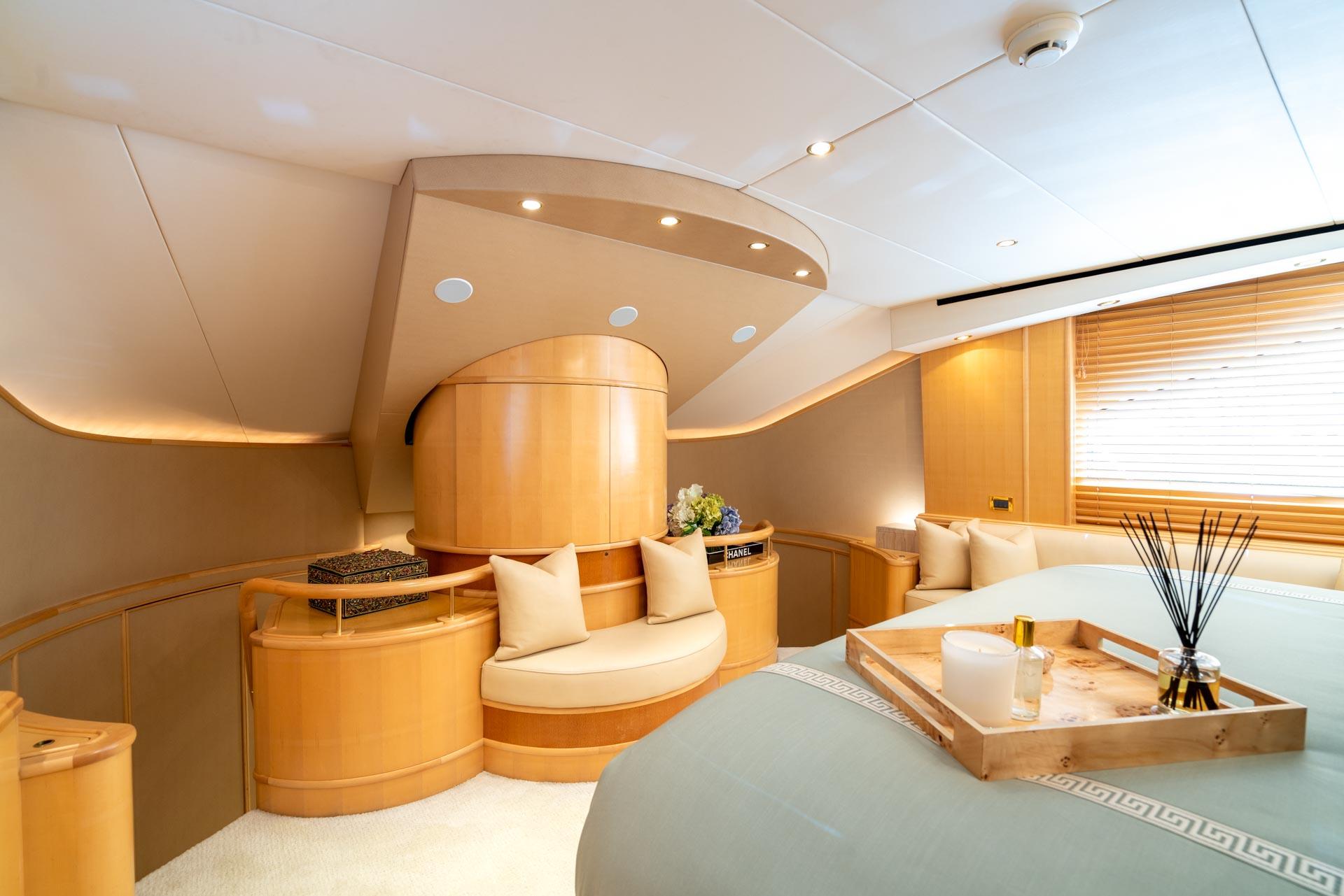 4.2 Split level master suite.jpg