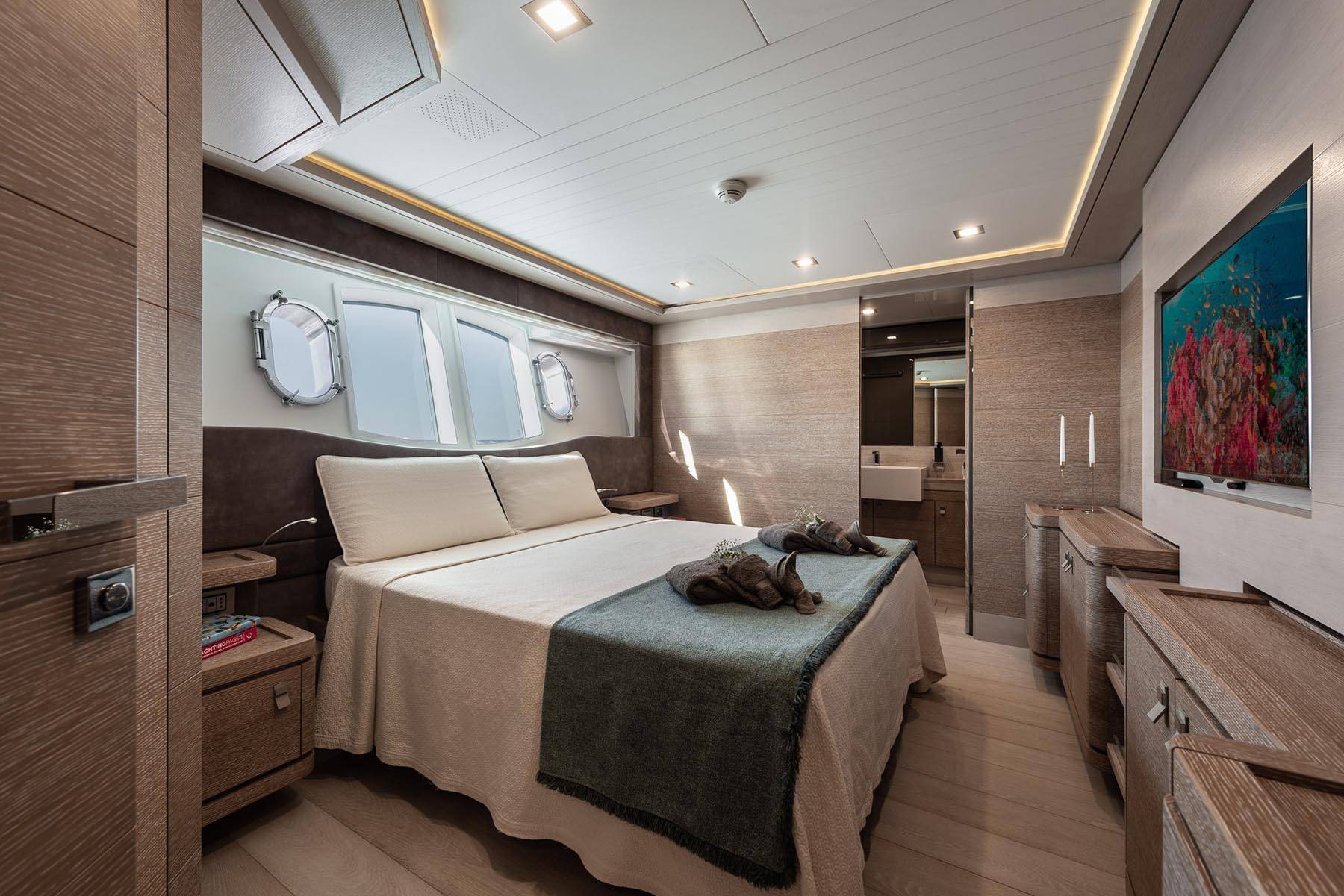 4.2 VIP Cabin.jpg