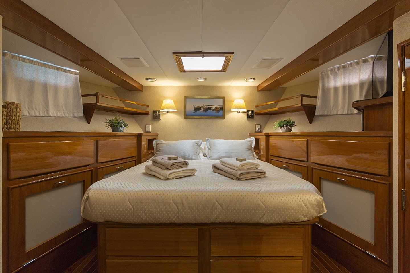 4.2 VIP cabin.jpg