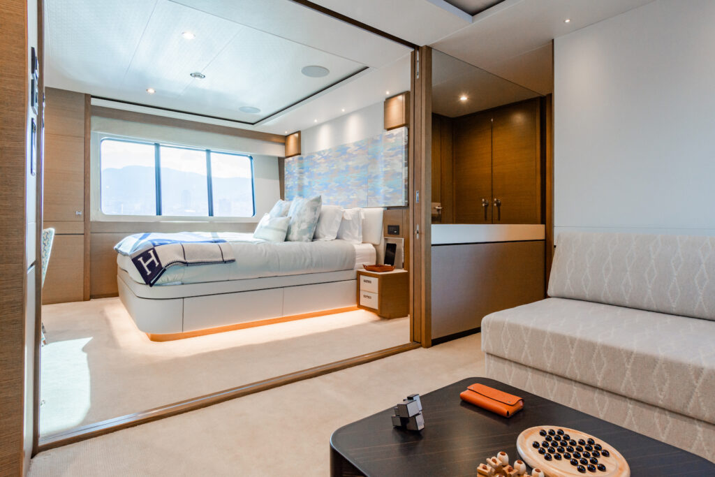 4.2 VIP salon with adjacent lounge.jpg