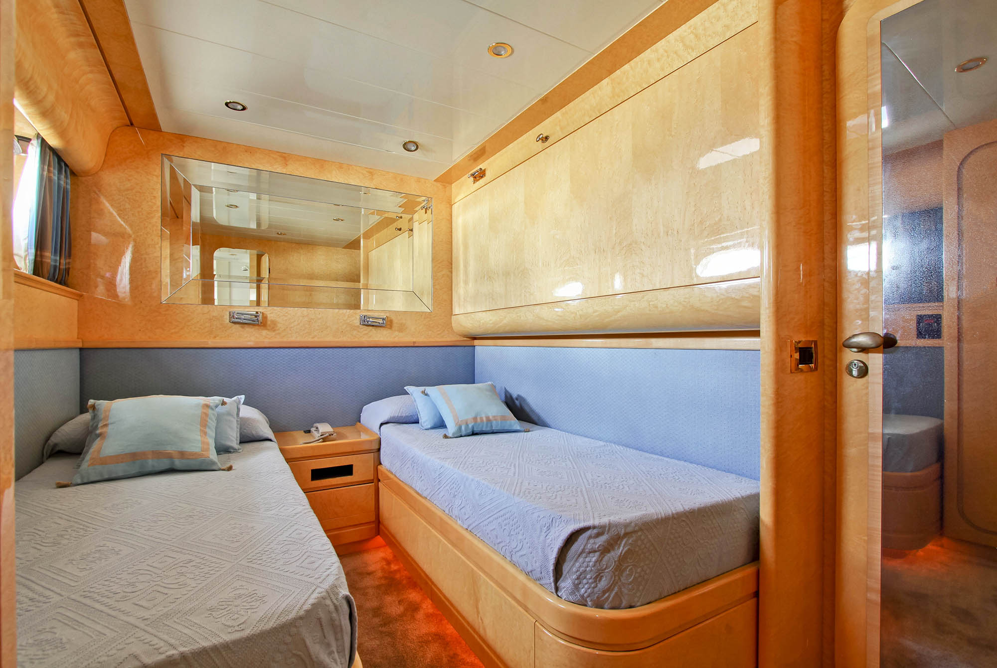 4.3 Flexible twin cabin with pullman.jpg