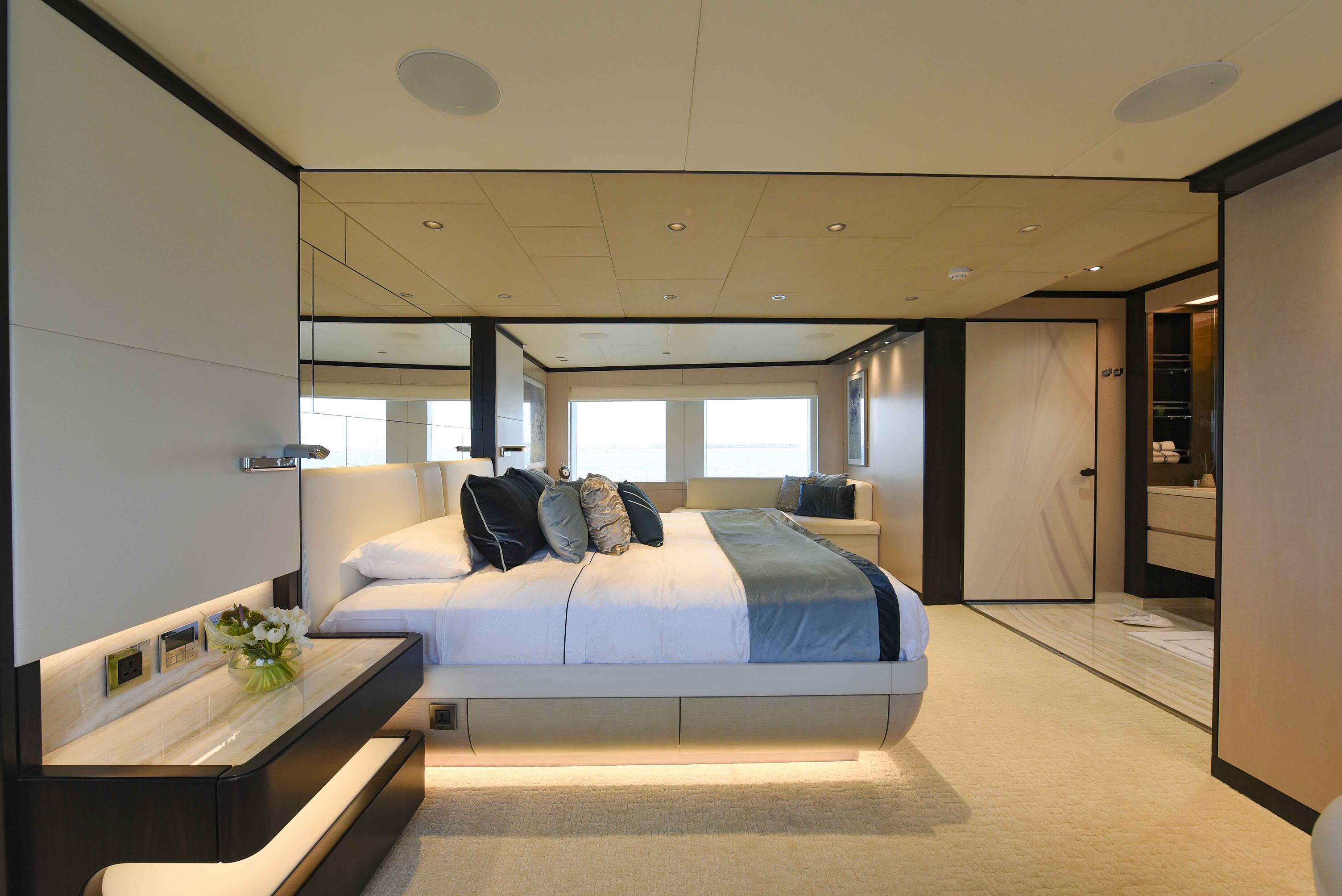 4.3 Main Deck Owners Stateroom.jpg