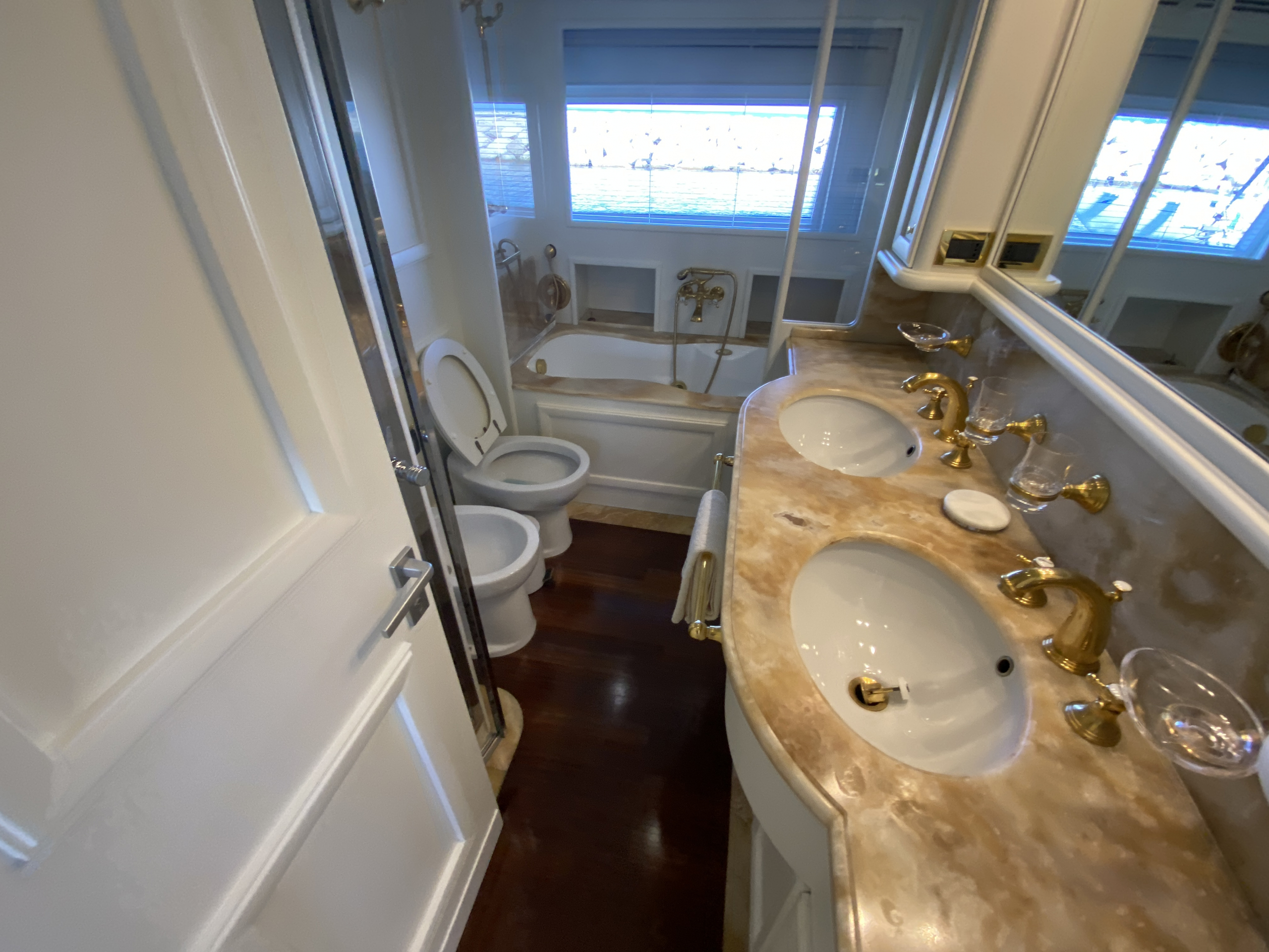 4.3 Master ensuite.jpg