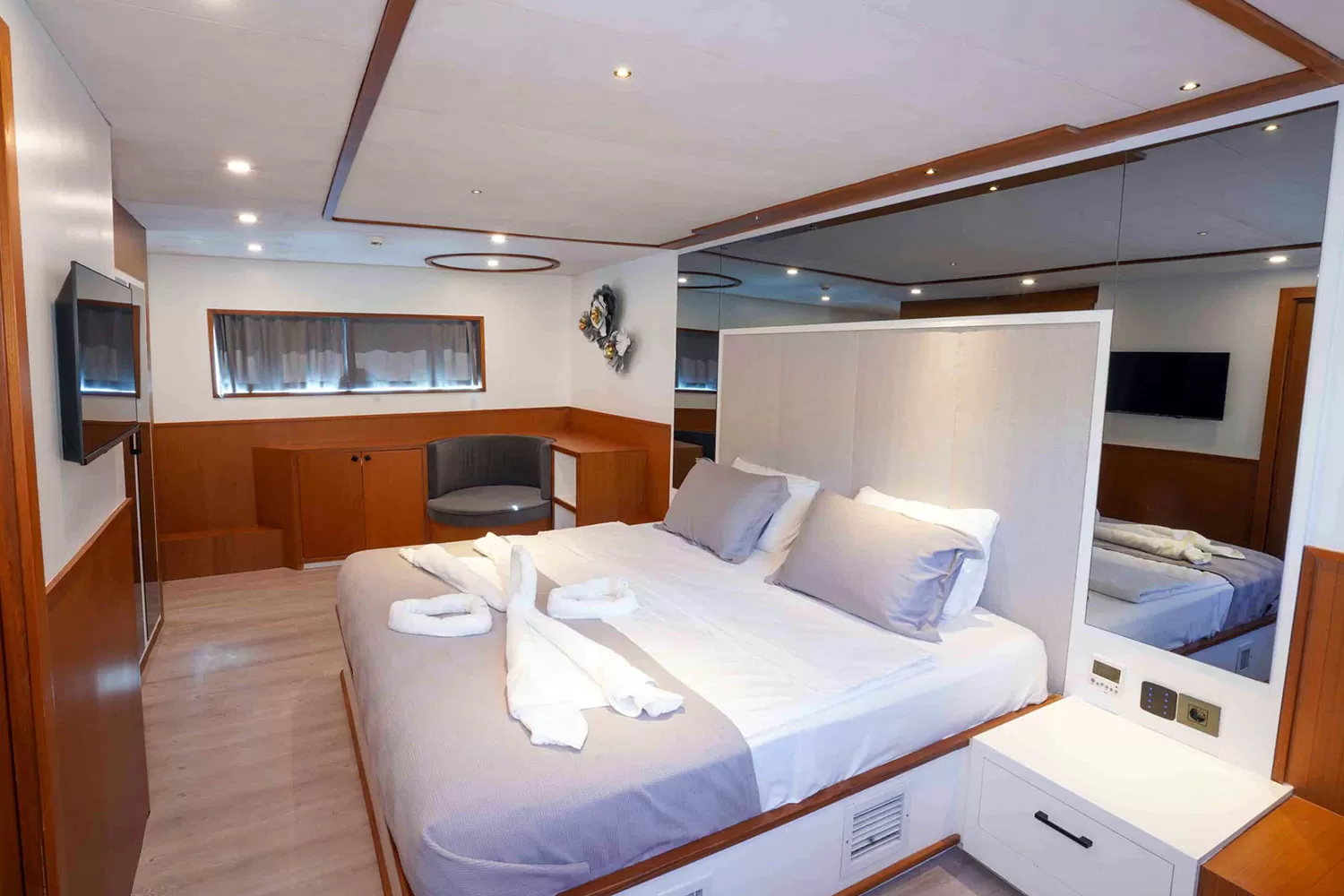 4.3 Master suite 2.png
