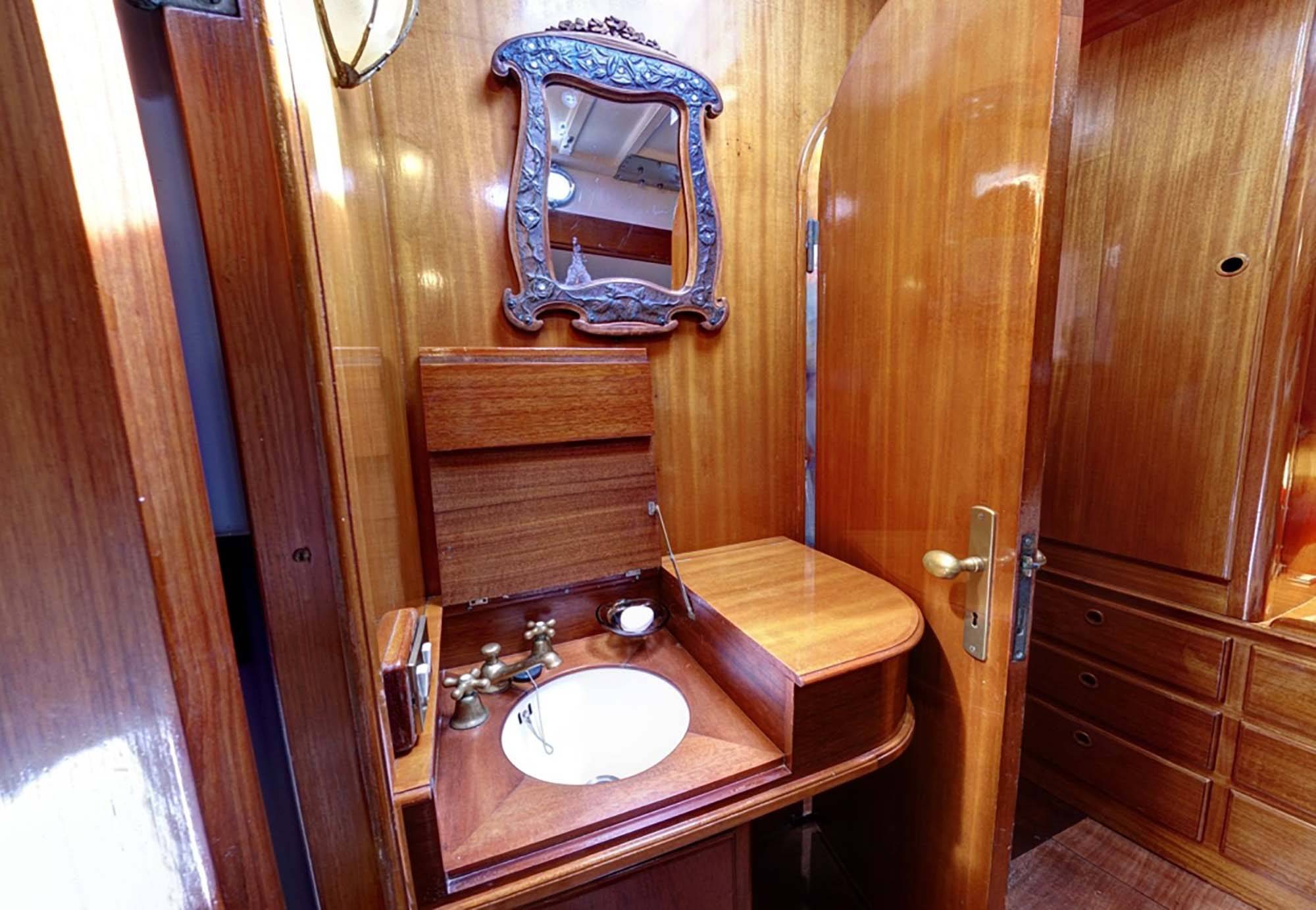 4.3 Timeless bathrooms onboard.jpg