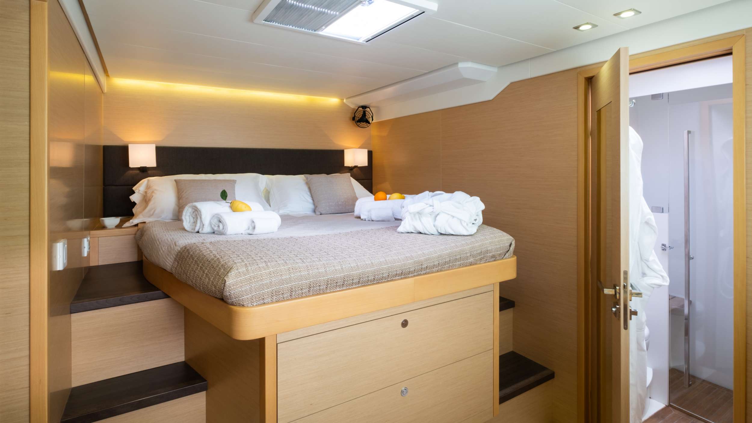 4.3 VIP cabin.jpg