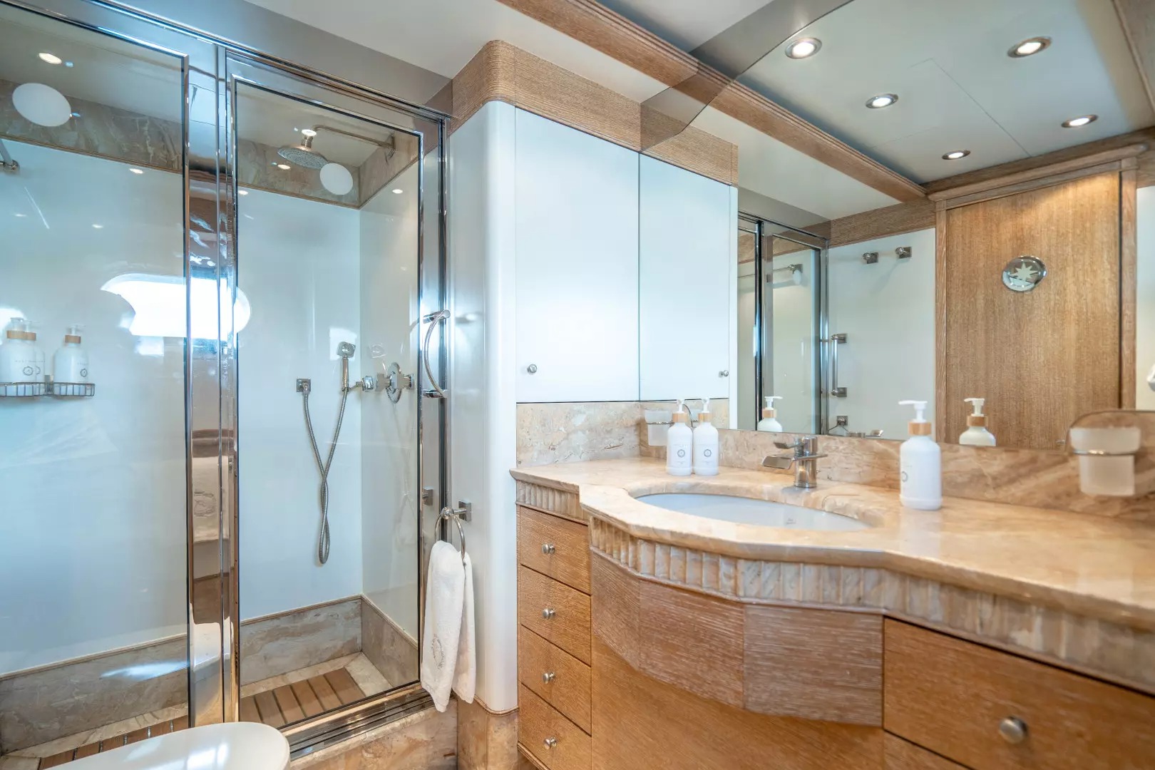 4.4 Guest ensuite.jpg