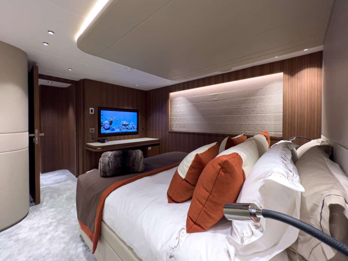 4.4 Lower deck double suite.jpg