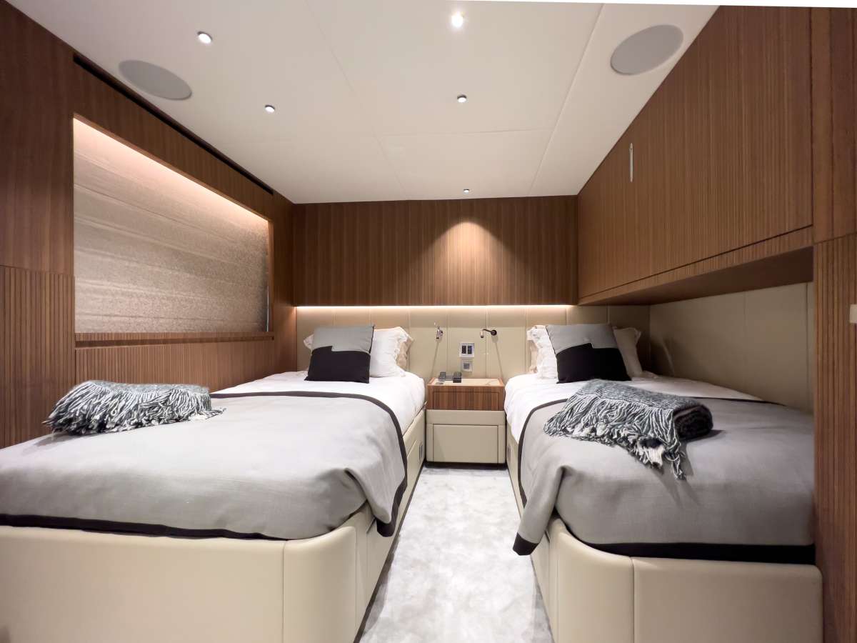 4.4 Lower deck twin suite.jpg
