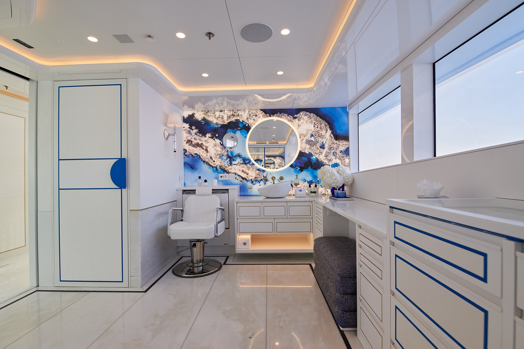 4.4 Owners ensuite with salon.jpg