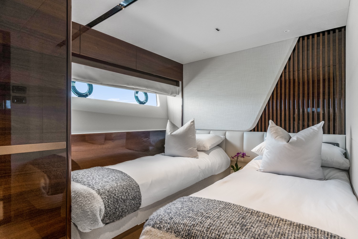 4.4 Twin convertible guest suite.jpg