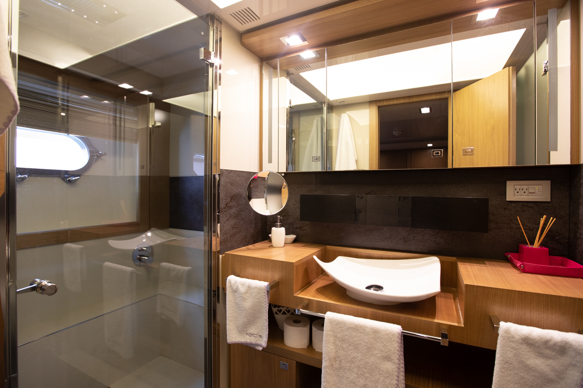 4.5 Ensuite guest bathrrom.jpg