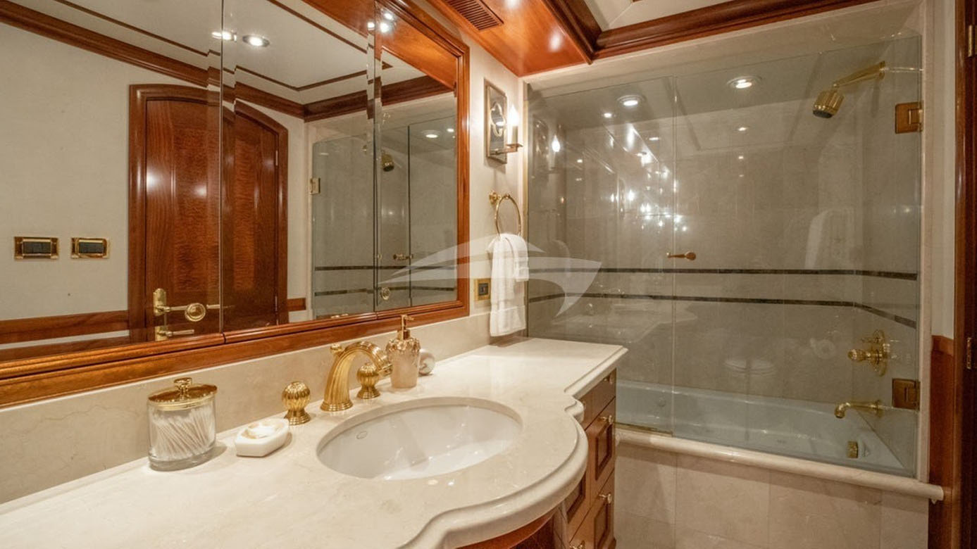 4.5 Guest bathroom.jpg