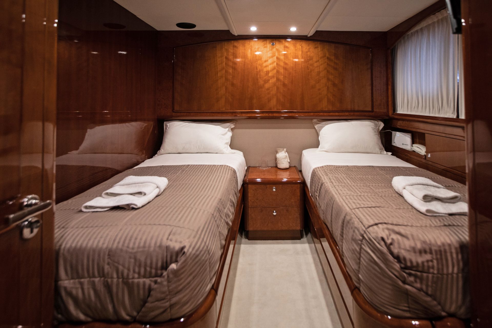 4.5 Versatile twin cabin.jpg