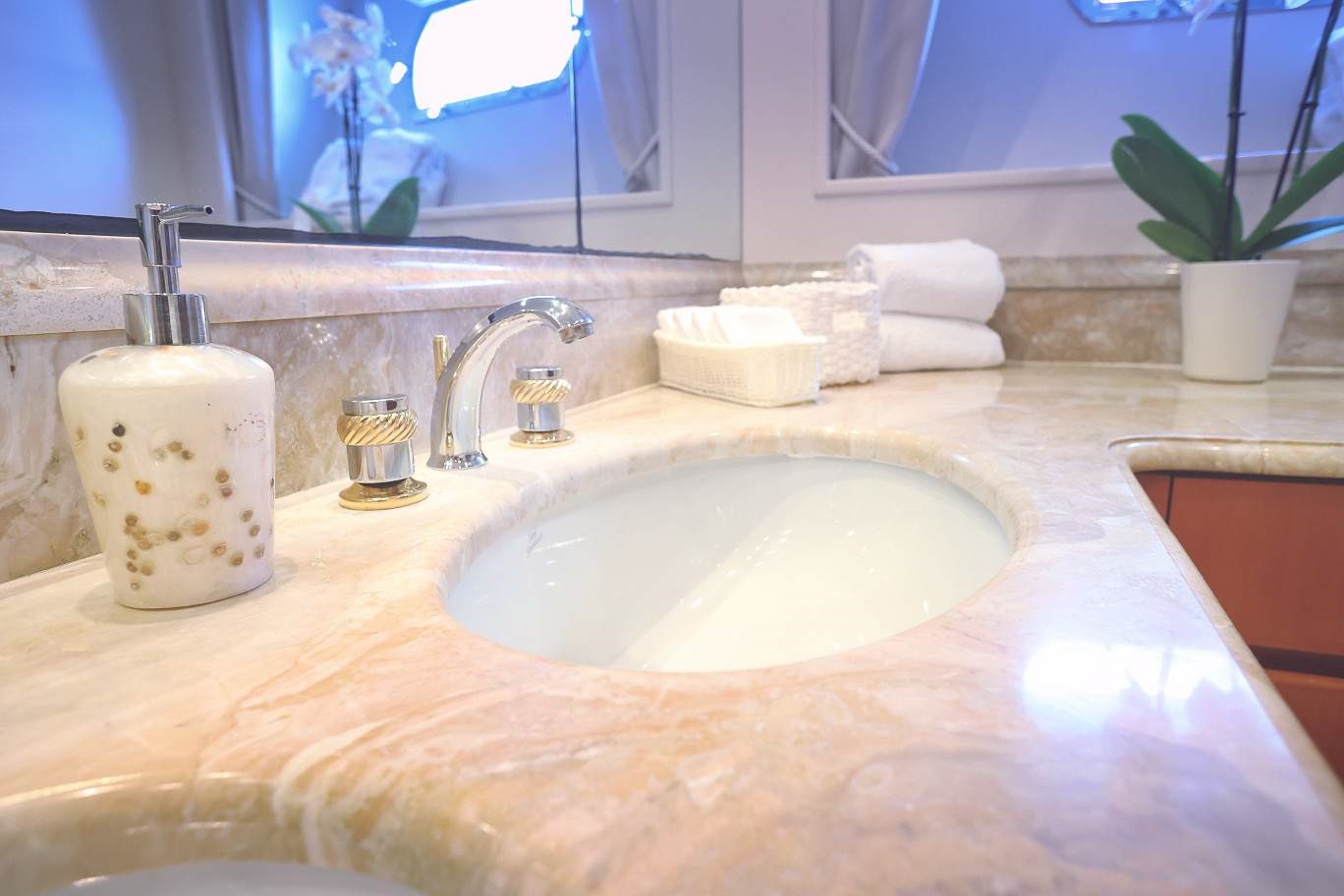 4.6 Marble ensuite.jpg